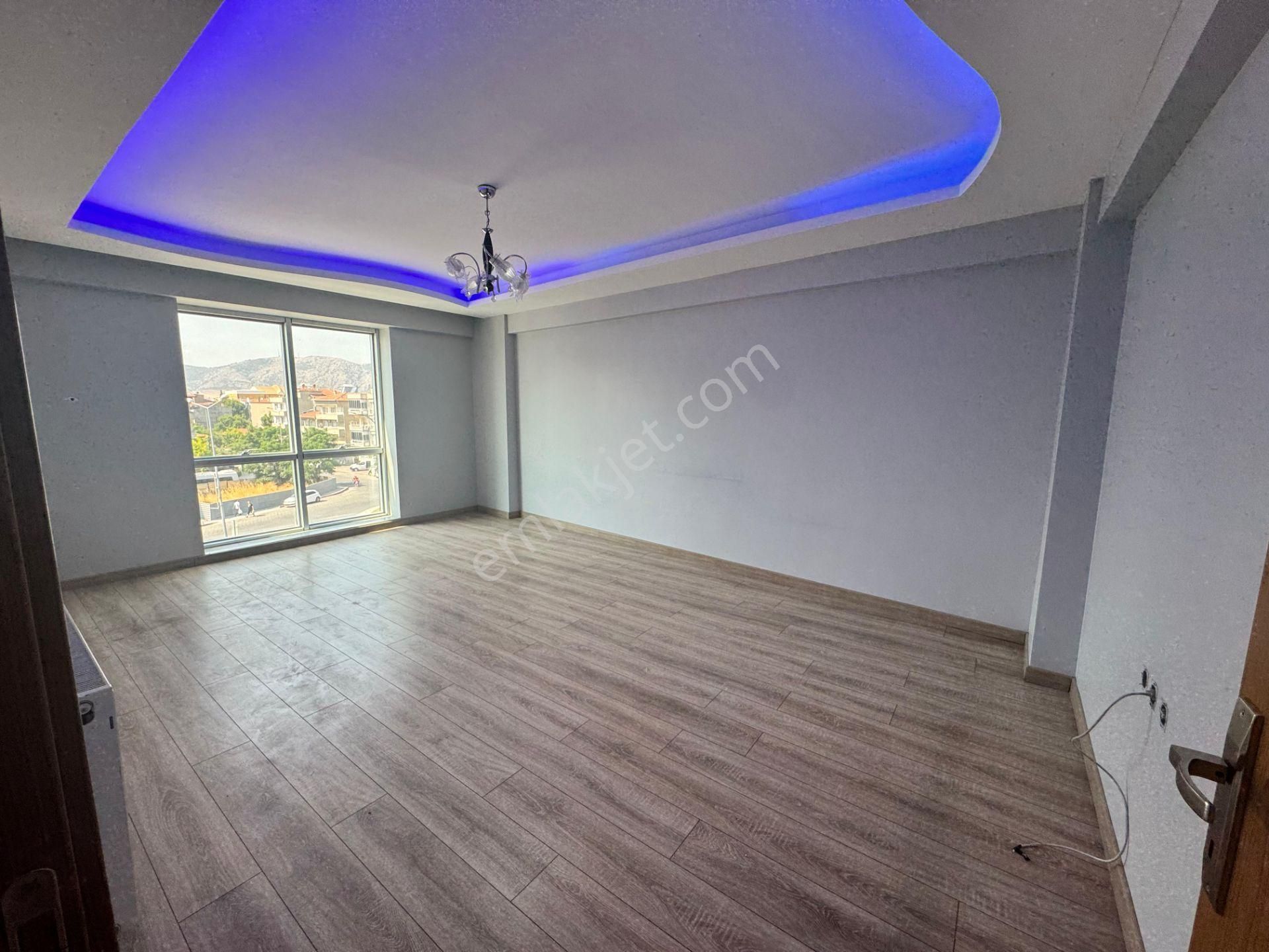 Hürriyet Mahallesinde Cadde Üzeri Kiralık 2+1 Diare