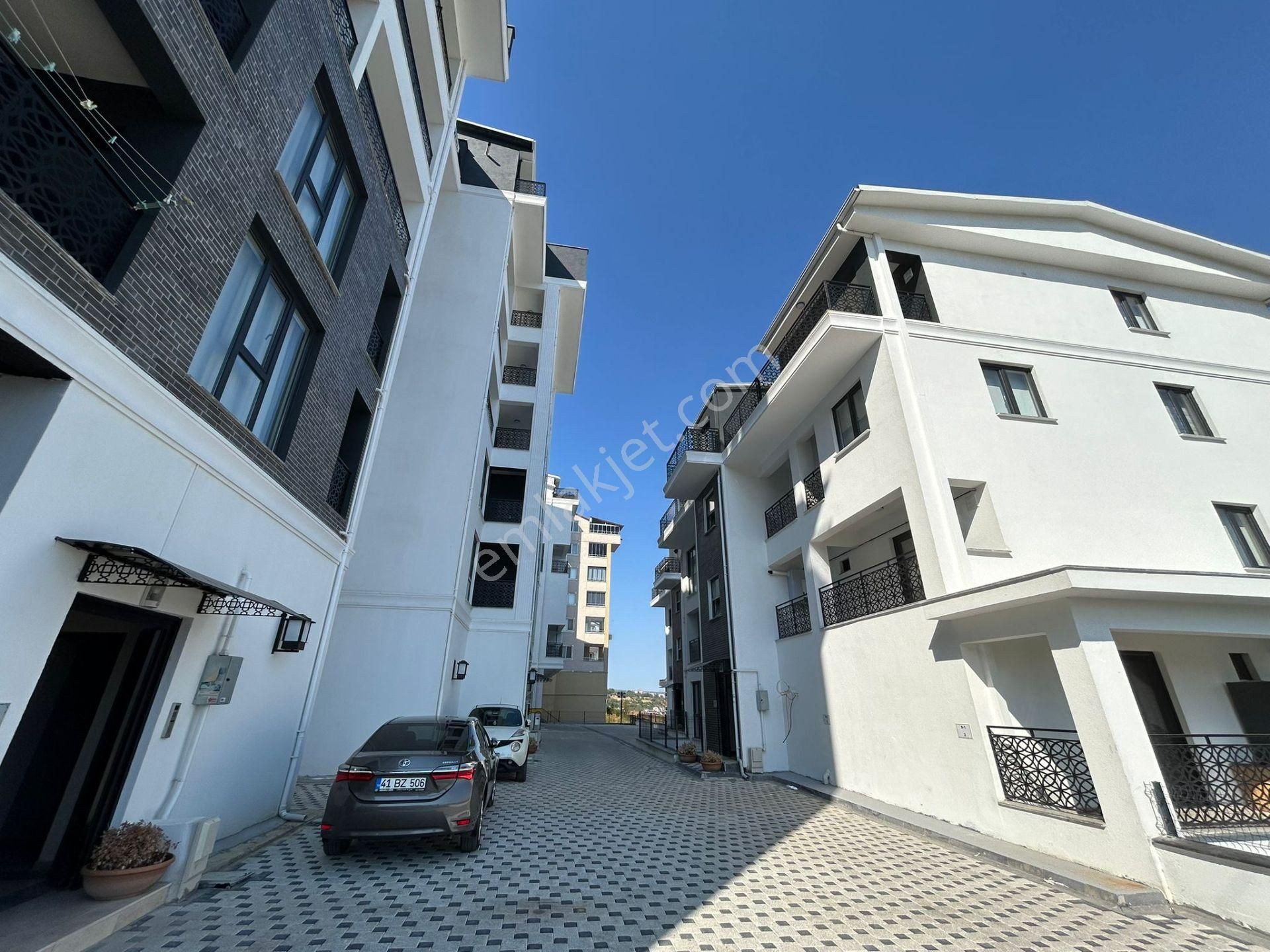Maide Evleri Site İçi Kiralık Büyük Bahçeli 1+1 Daire
