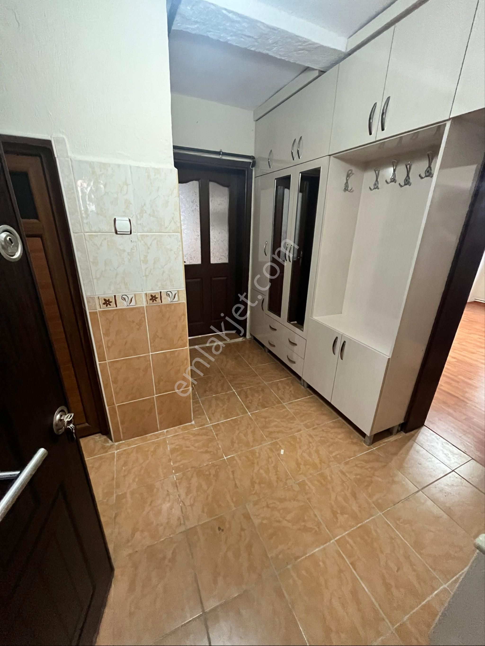 Çelikev Gayrimenkul’den Kiralık 3+1 Bakımlı Daire