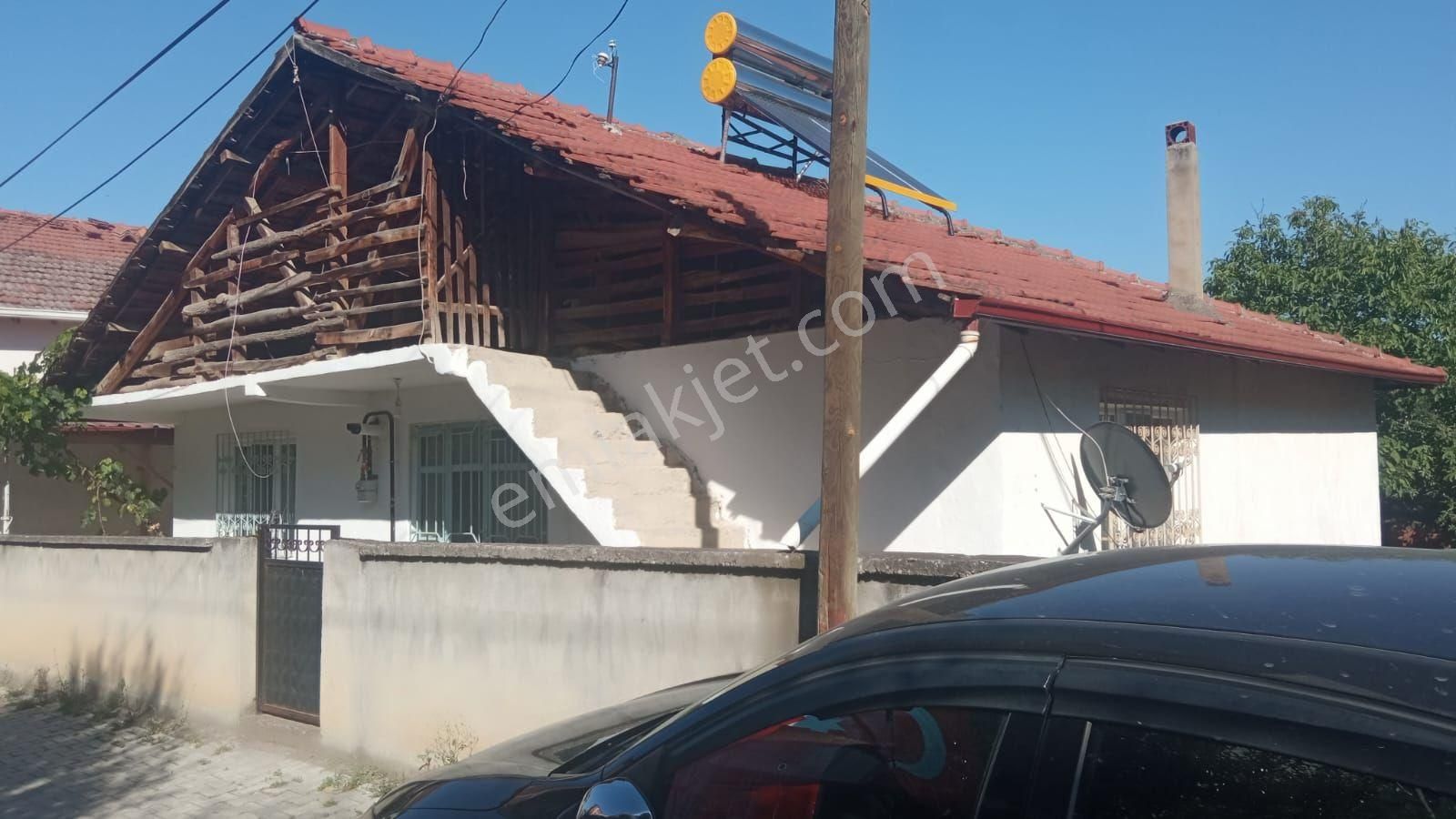 Tek Tapu Müstakil Ev Ve 3 Kat İmarlı Arsa