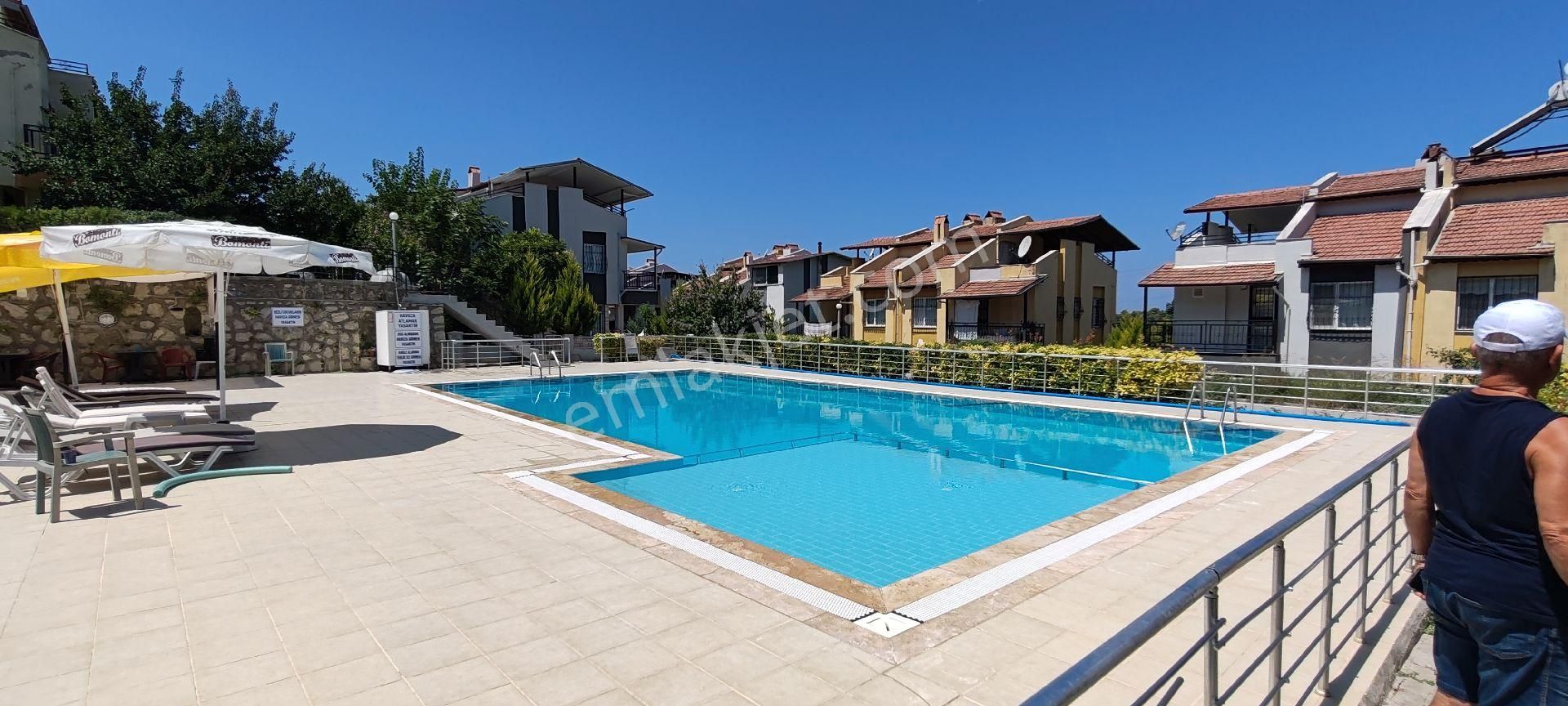 Kuşadası Karaova Mah Kiralık Dükkan