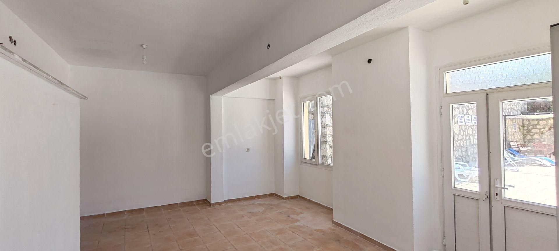 Kuşadası Karaova Mah Kiralık Dükkan - Görsel 8