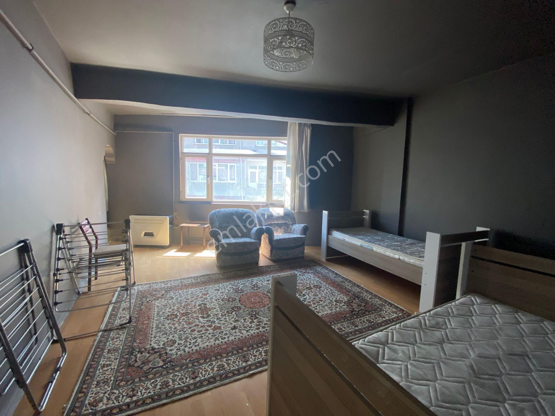 Avrupa Emlak Tan (eşyalı)menderes Mh 1m² 2+1 1.normal Kat,doğal Gaz Sobalı,meydana,metroya