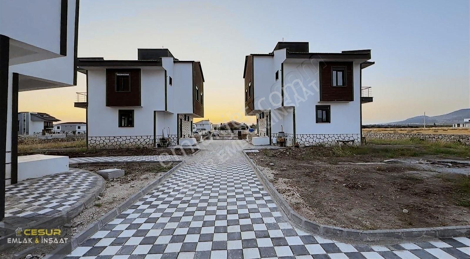 Salihleraltında Satılık Sıfır 4+1 İkiz Villa - Görsel 11