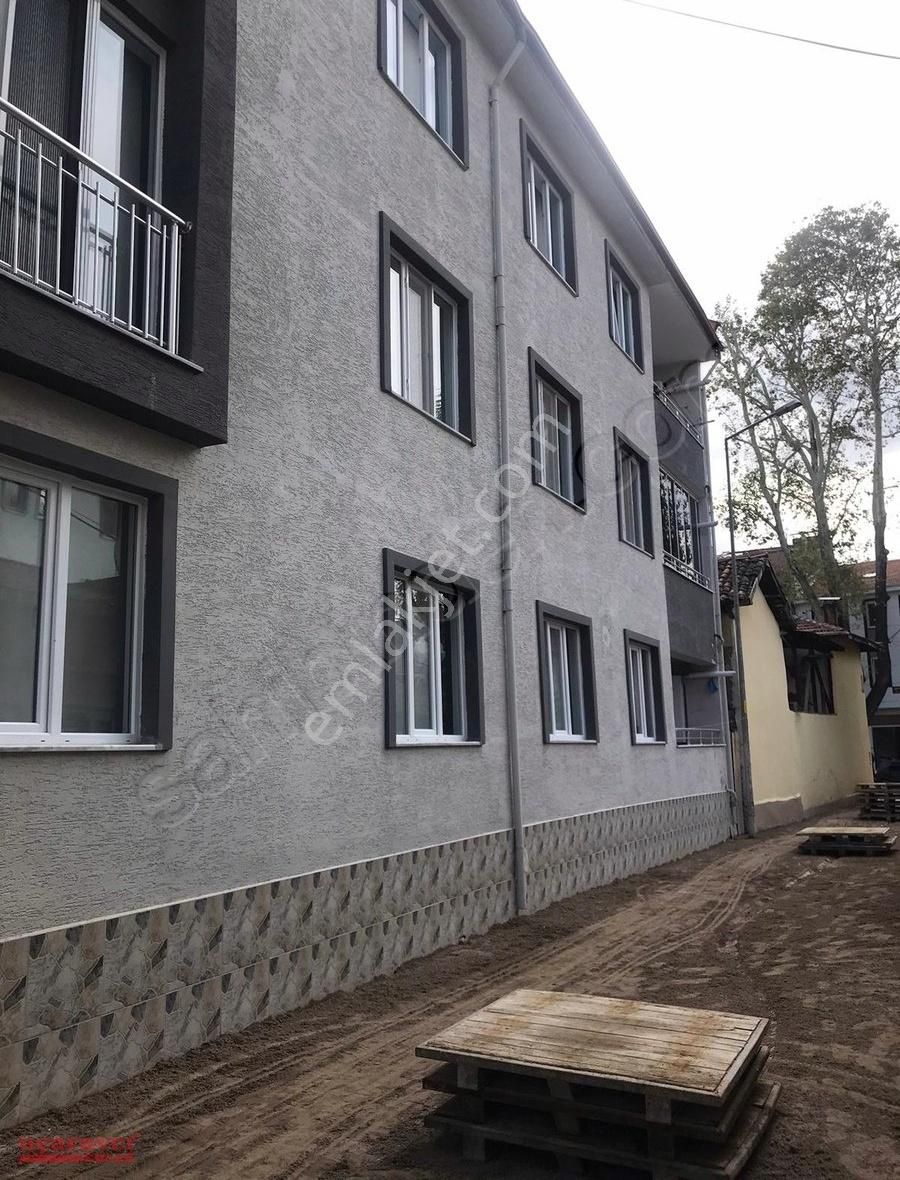 Uçaravcı'dan Suyolu Caddesinde 3+1 Satılık 130 M² Daire