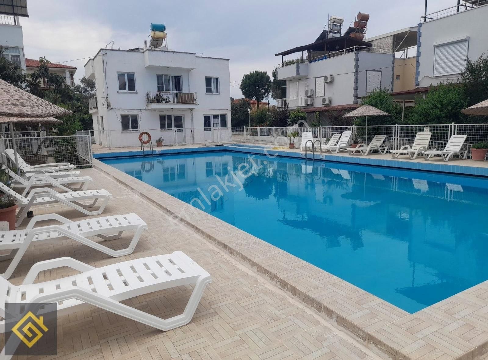 Satılık 3+1 Villa Havuzlu Sitede İçin De