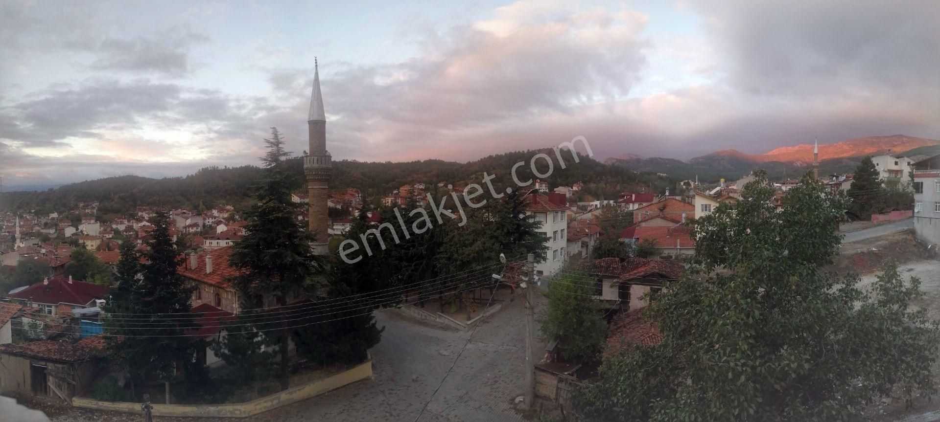 Sakarya Ortaokuluna 100 Metre Yakınlıkta Kiralık Daire