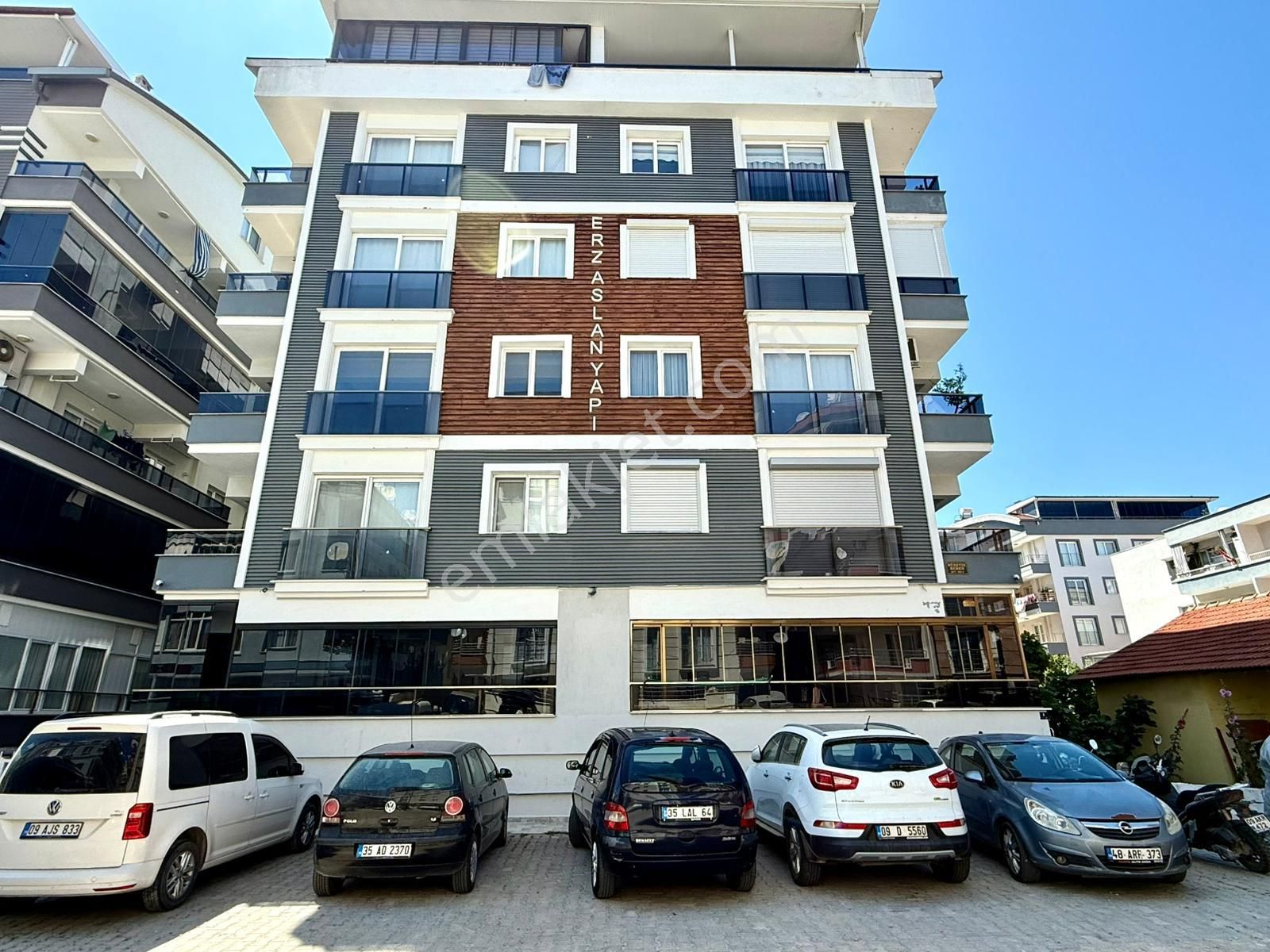 Didim Merkez De 2+1 Satılık Bahçe Katı 3 Yıllık 85 M2 Daire
