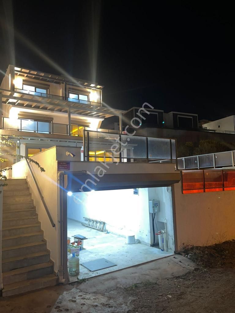 Bodrum Akyarlarda Özel 6+2 Tripleks Villa - Görsel 28