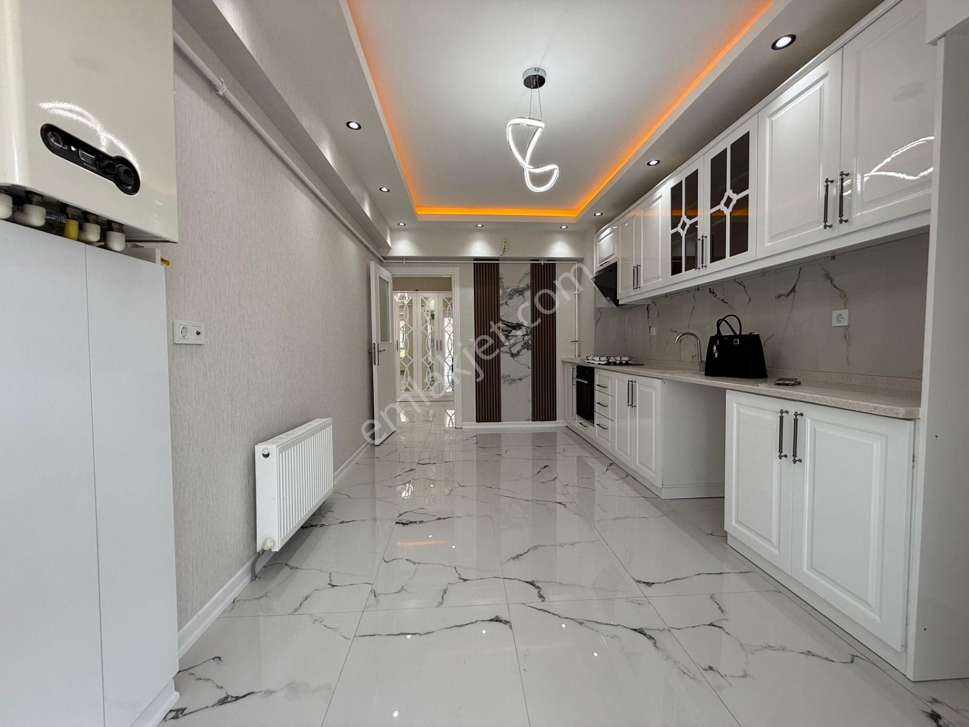 Keçiörende 3+1 Cadde Yakını Full Yapılı İskanlı Öncepheli Satılık Daire