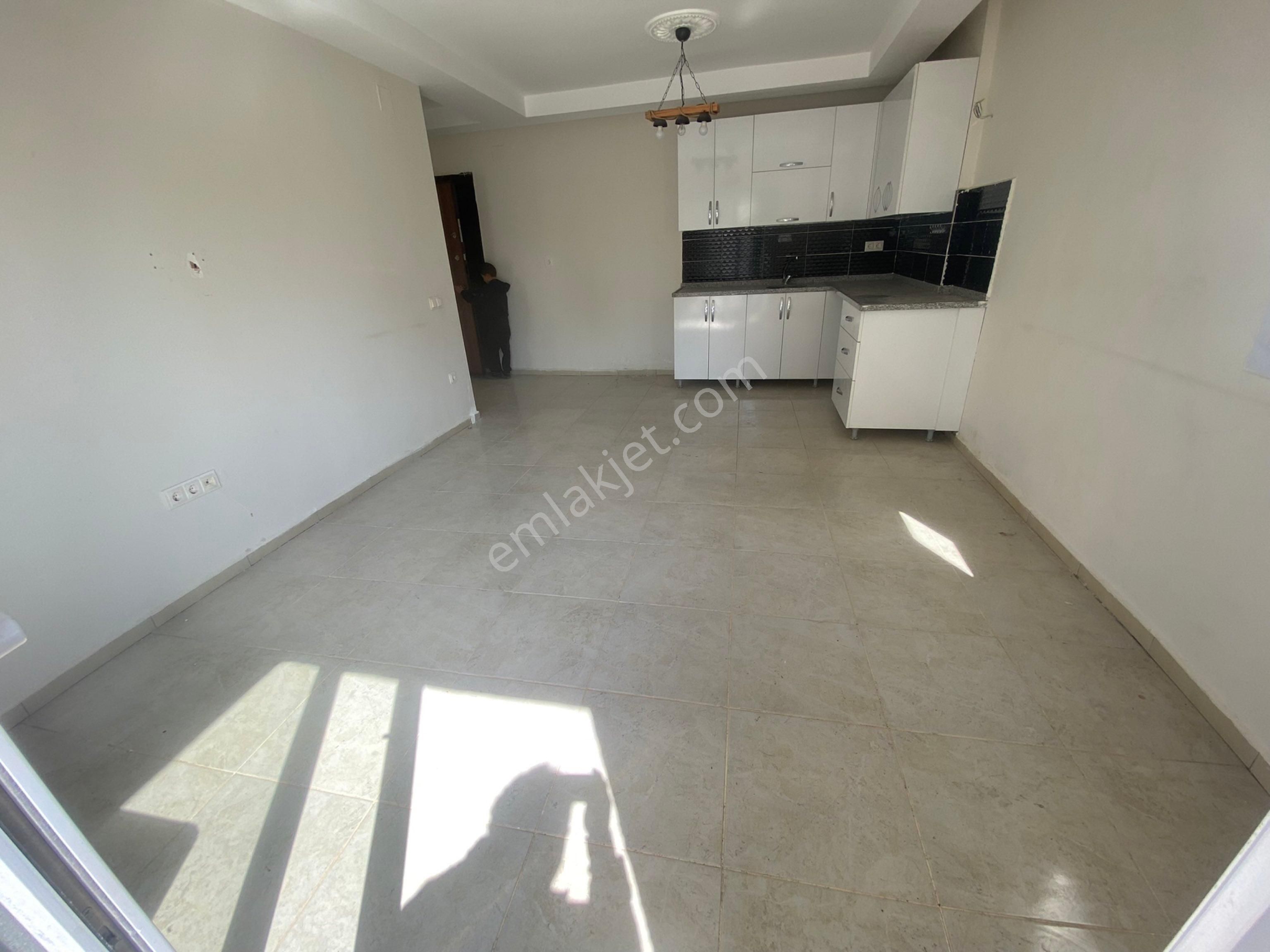 Atıcı Emlak'tan Gültepe'de Cadde Üzeri 2+1 Kiralık Daire