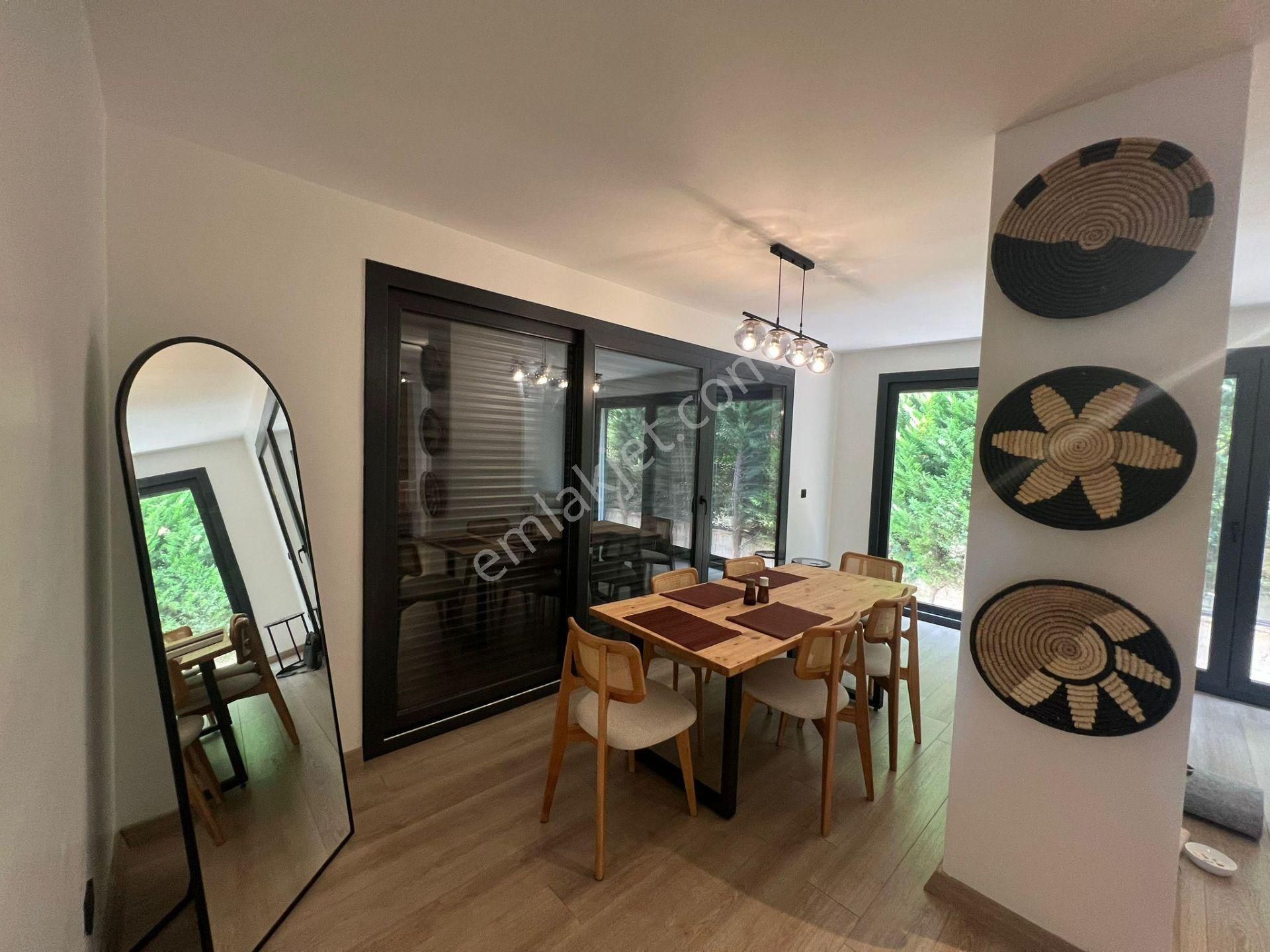 Çeşme 16 Eylül Mah. Havuzlu, Eşyalı Satılık Lüx 3+1 Villa - Görsel 4