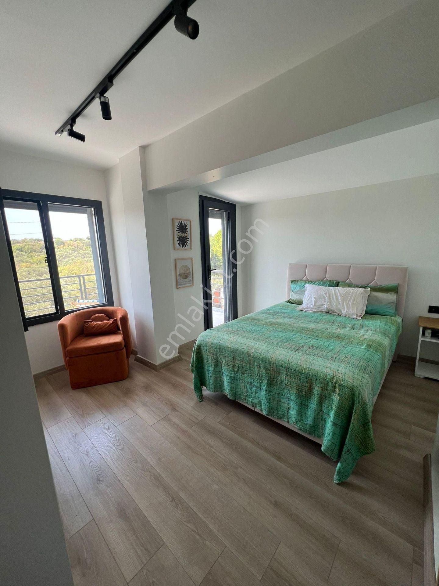 Çeşme 16 Eylül Mah. Havuzlu, Eşyalı Satılık Lüx 3+1 Villa - Görsel 13