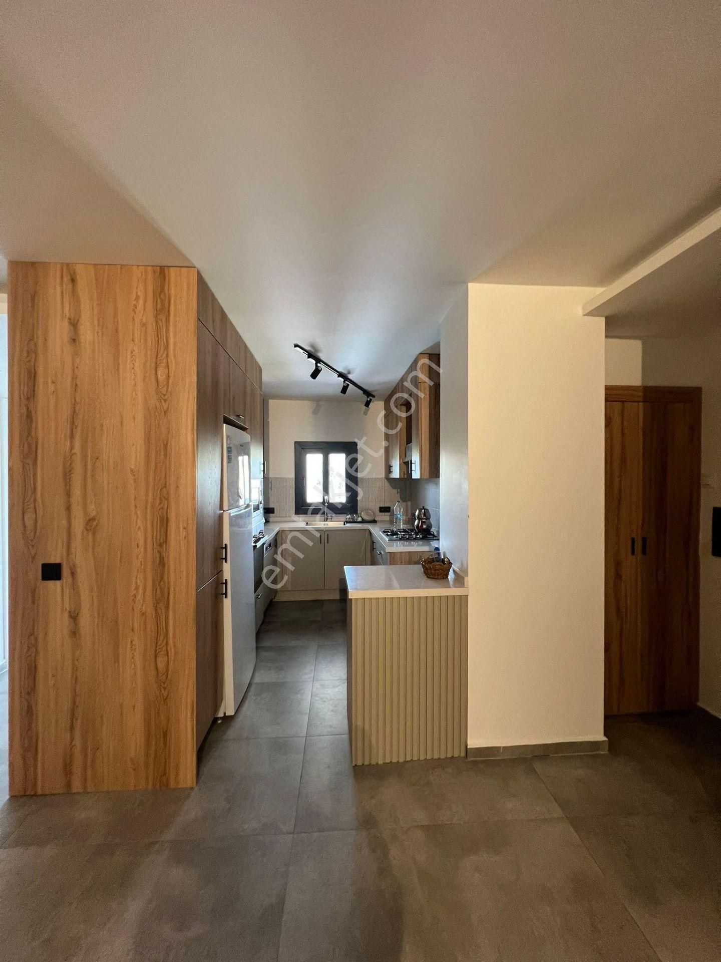 Çeşme 16 Eylül Mah. Havuzlu, Eşyalı Satılık Lüx 3+1 Villa - Görsel 7