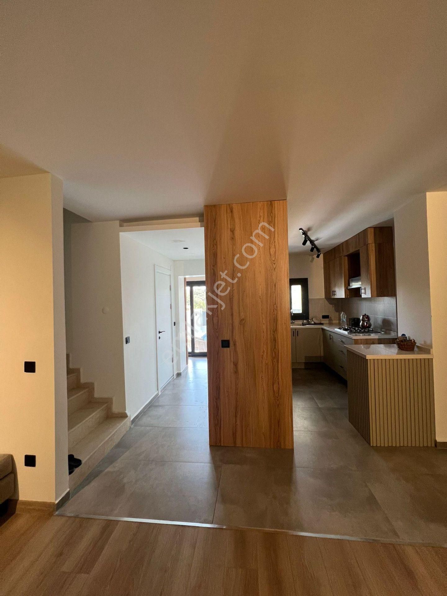 Çeşme 16 Eylül Mah. Havuzlu, Eşyalı Satılık Lüx 3+1 Villa - Görsel 9