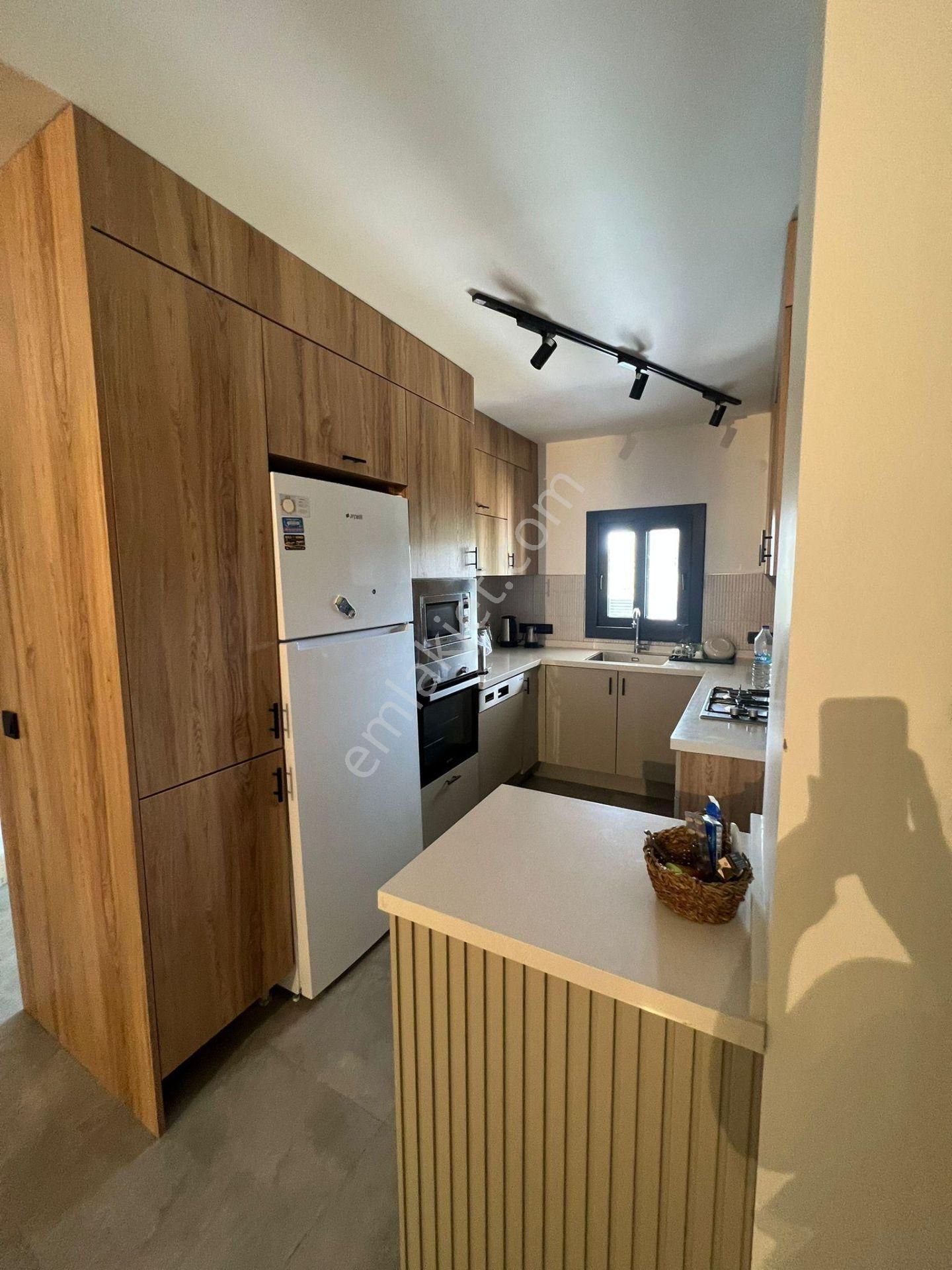 Çeşme 16 Eylül Mah. Havuzlu, Eşyalı Satılık Lüx 3+1 Villa - Görsel 5