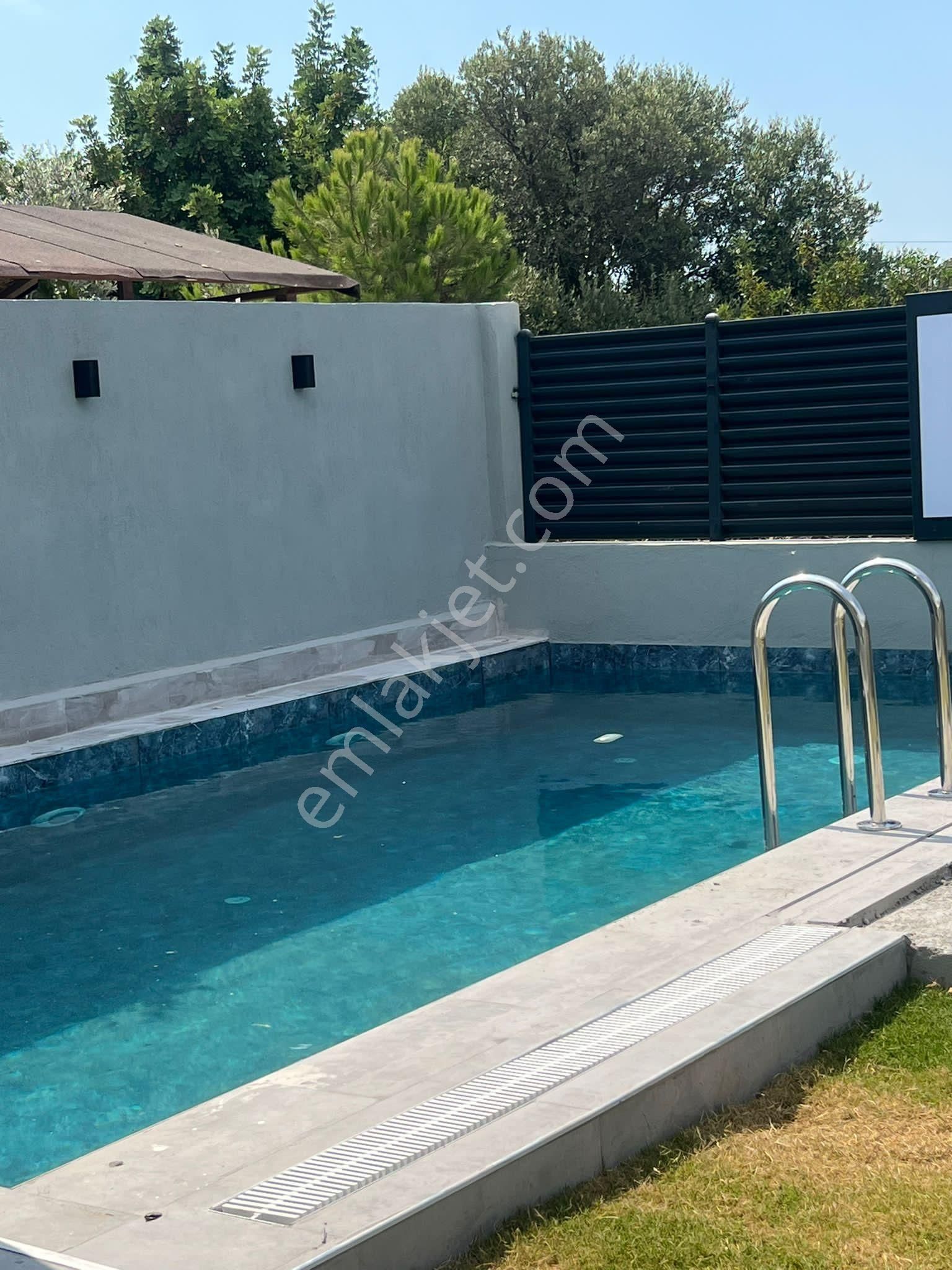 Çeşme 16 Eylül Mah. Havuzlu, Eşyalı Satılık Lüx 3+1 Villa - Görsel 19