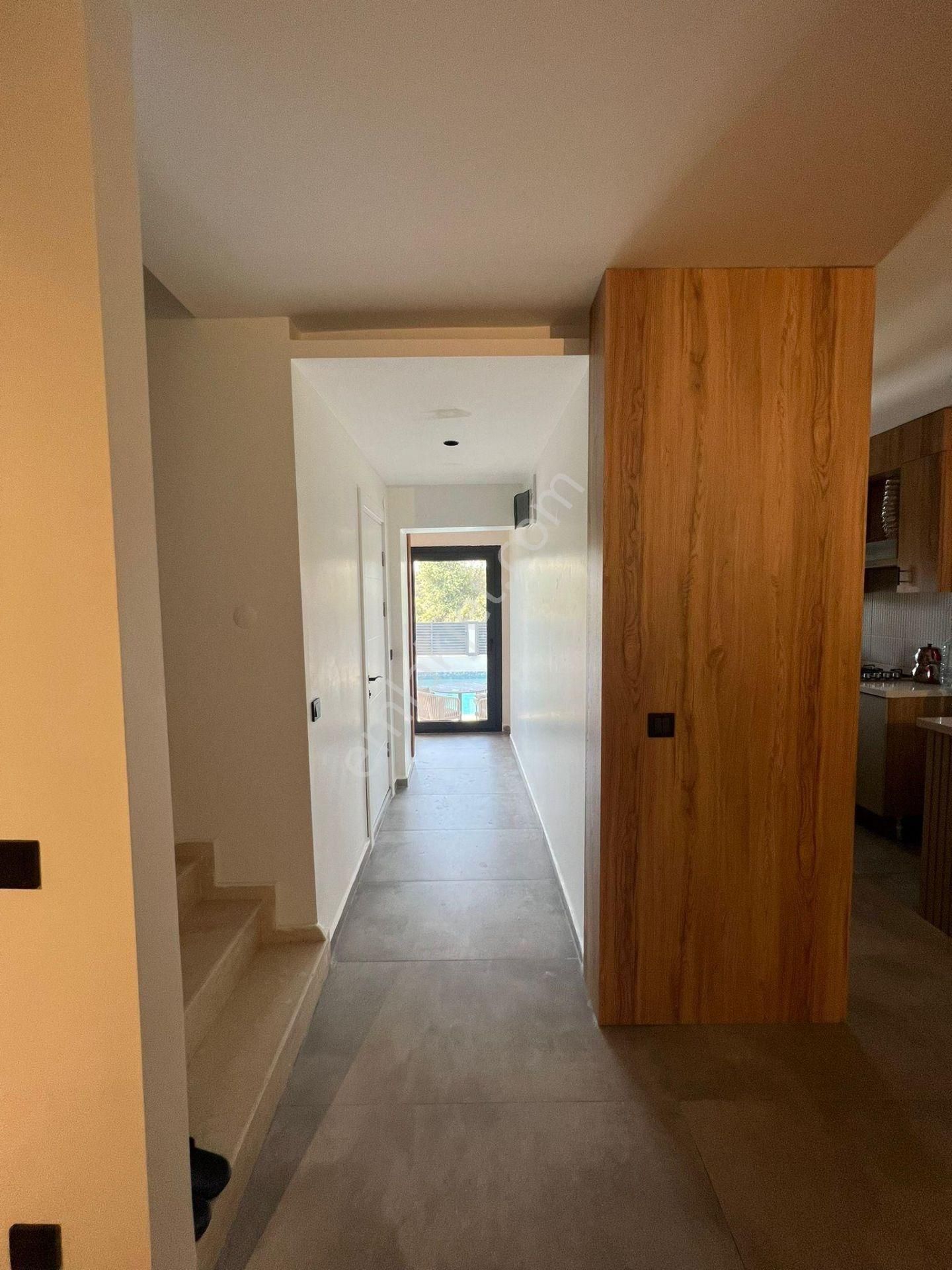 Çeşme 16 Eylül Mah. Havuzlu, Eşyalı Satılık Lüx 3+1 Villa - Görsel 8