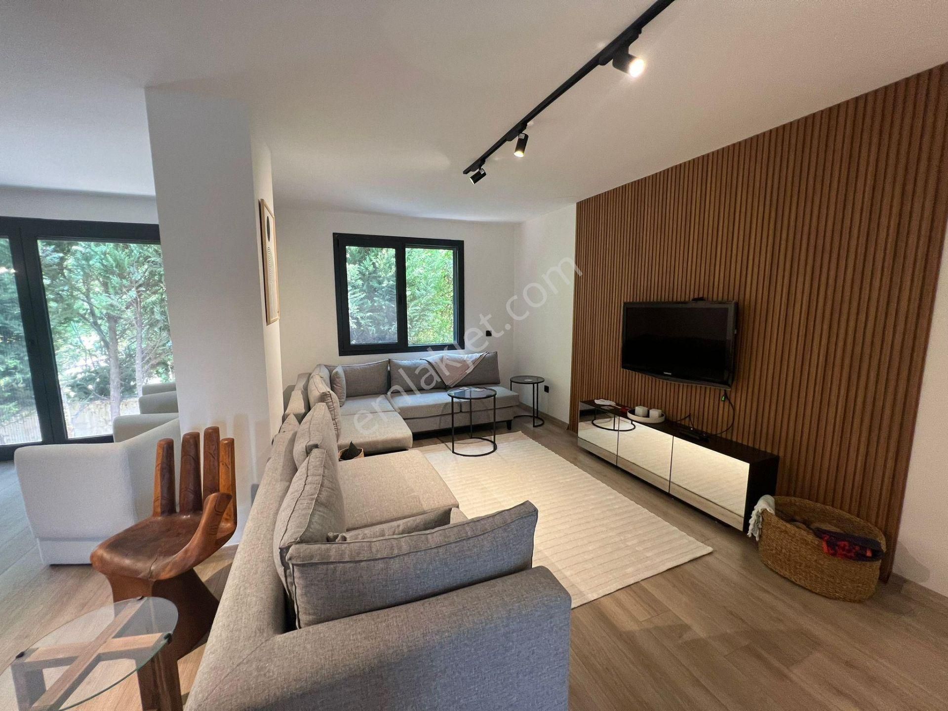 Çeşme 16 Eylül Mah. Havuzlu, Eşyalı Satılık Lüx 3+1 Villa - Görsel 2