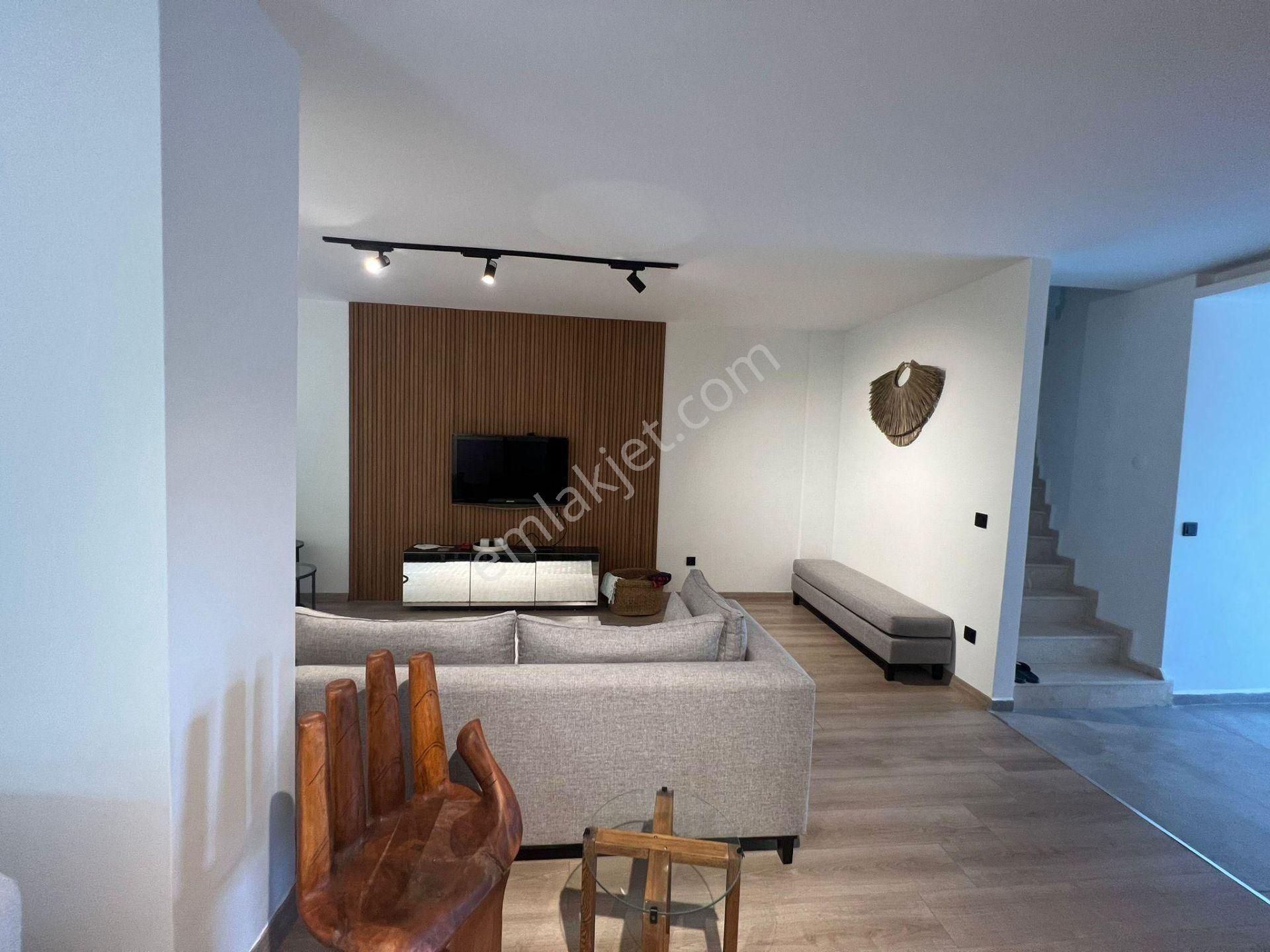 Çeşme 16 Eylül Mah. Havuzlu, Eşyalı Satılık Lüx 3+1 Villa - Görsel 3