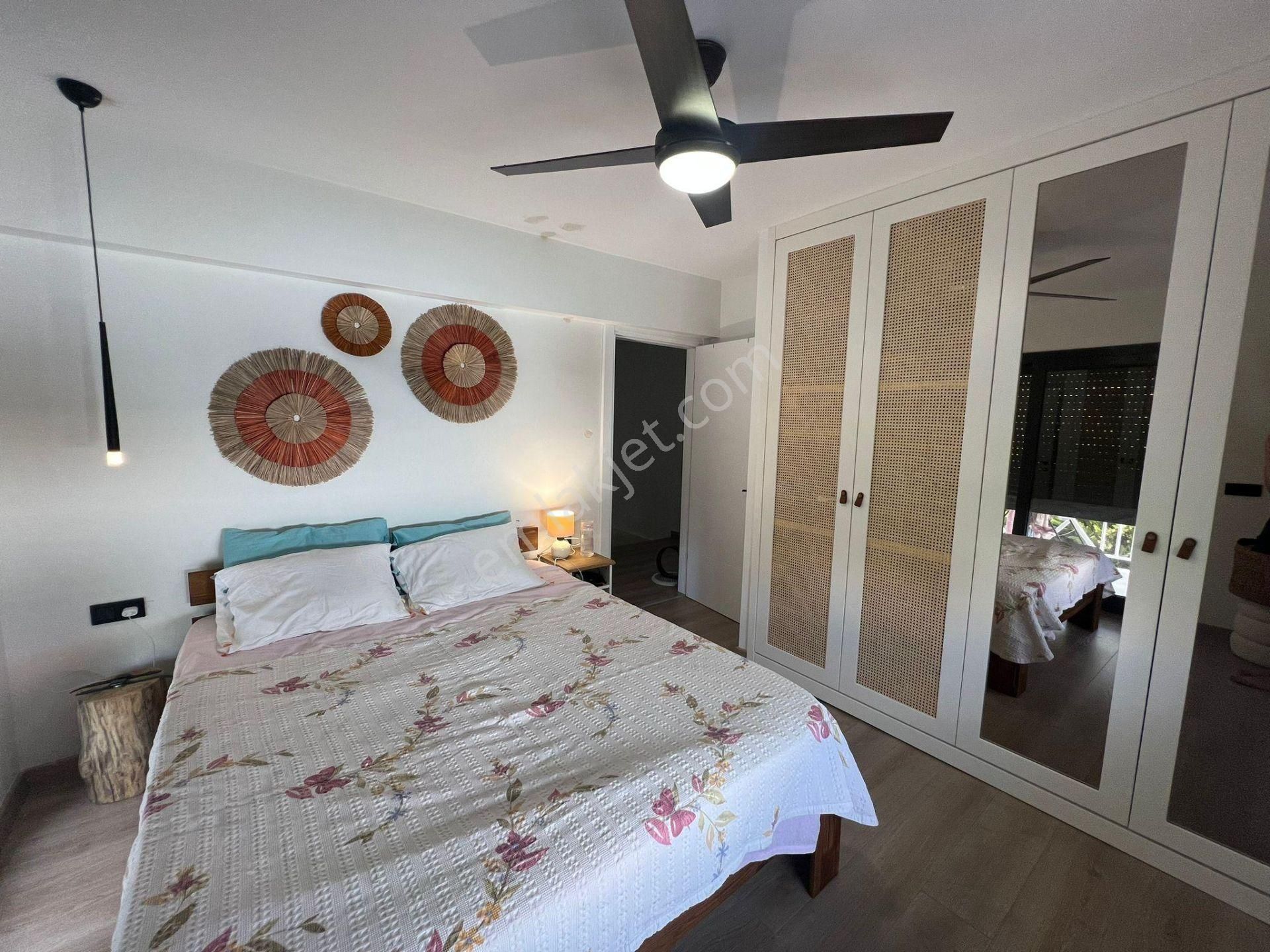 Çeşme 16 Eylül Mah. Havuzlu, Eşyalı Satılık Lüx 3+1 Villa - Görsel 12