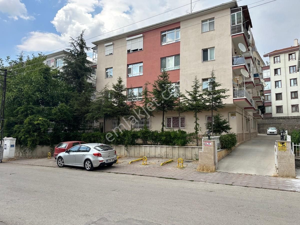 Turyaptan Çilek Sokakta Aile Apartmanın Da Ferah Krlk 3+1 Dair