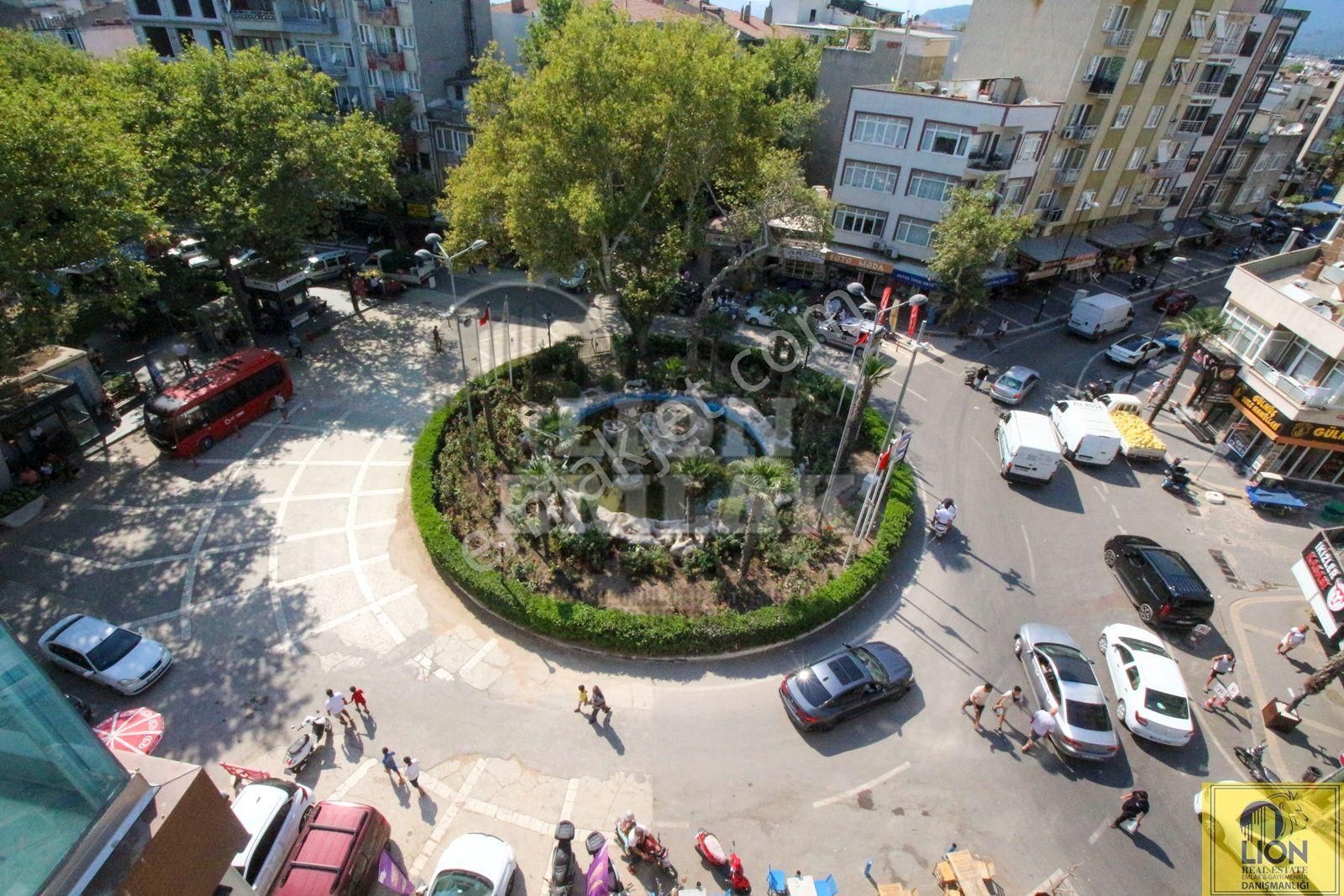 Erdek Havuzlu Meydanda Satılık 2+1 10 Yıllık Komple Eşyalı Ferah Daire