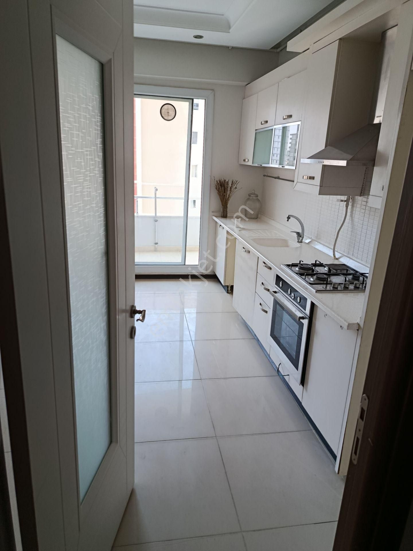 Beylikdüzü Satılık Adakent'te 3+1 Daire 4.300.000 Tl