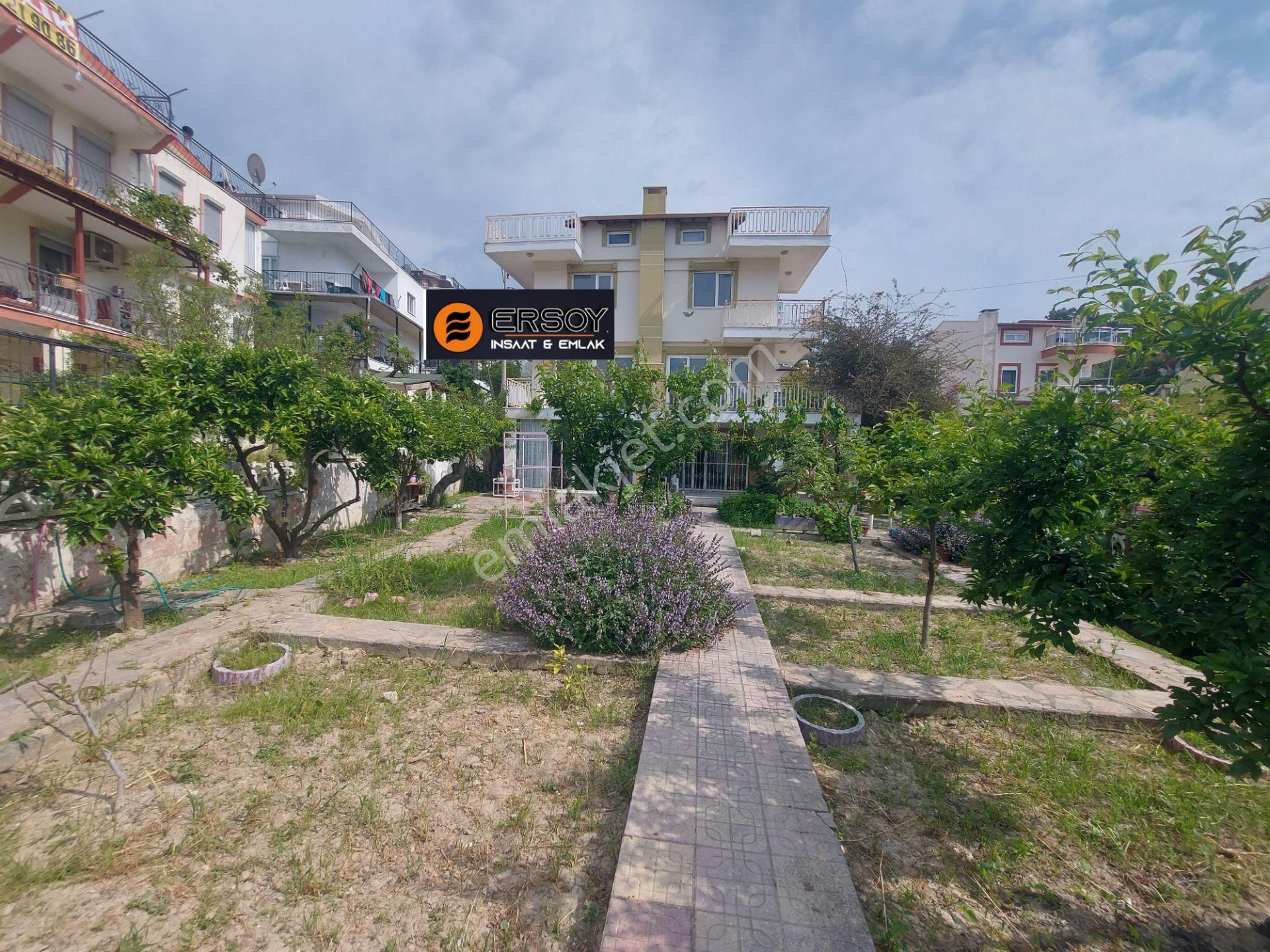 700 M2 Arsa İçinde Deniz Manzaralı Geniş Bahçeli 7+2 Villa