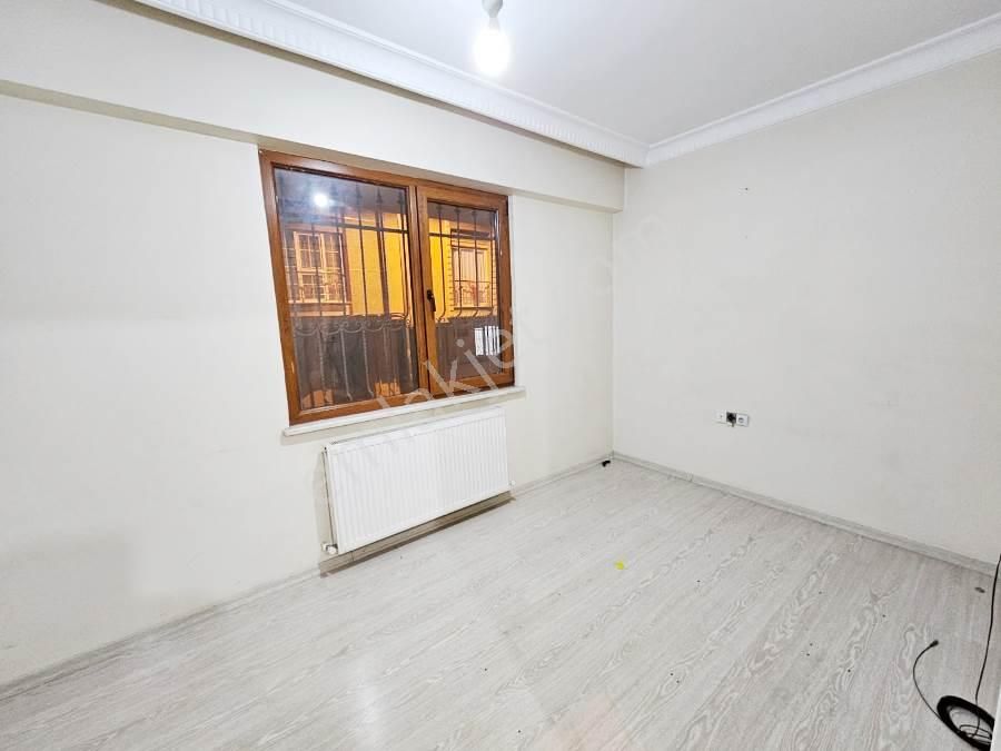 Yenibosna Çobançeşme Molla Gürani Cami Yakını 1+1 Yüksek Giriş