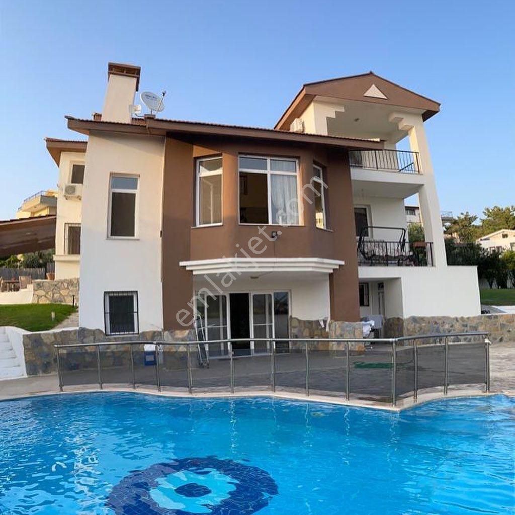 Aydın Kuşadasında Ultra Lüx Trıplex