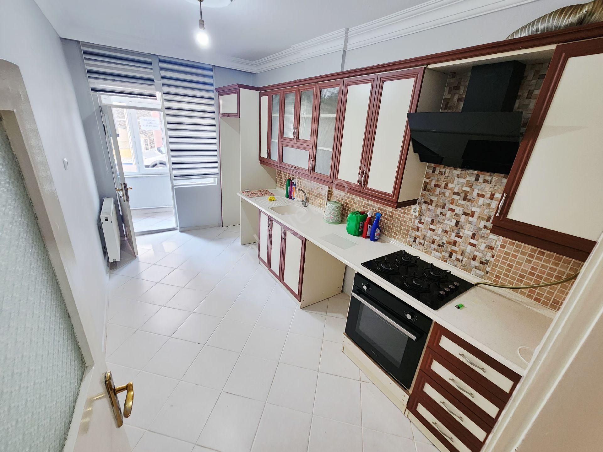 Gençbay Emlaktan Selahiyede Yüksek Giriş 3+1 Asansörlü Ful Yapılı Dış Cepheli Acil Satılık Daire