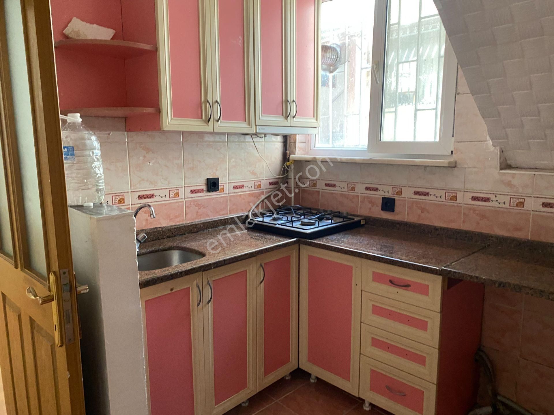 Destan-036-cerrahpaşa-haseki-fırın 2 Oda 1 Salon Bahçeli Kat 85m2 Boyalı Kombili Bakımlı Açıklama