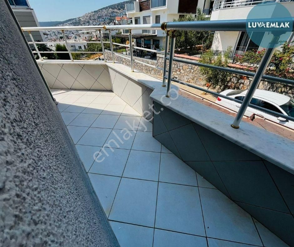 Didim Akbükte Panoramik Deniz Manzaralı Merkezii Konumda Site İçi Müstakiil Villa - Görsel 19