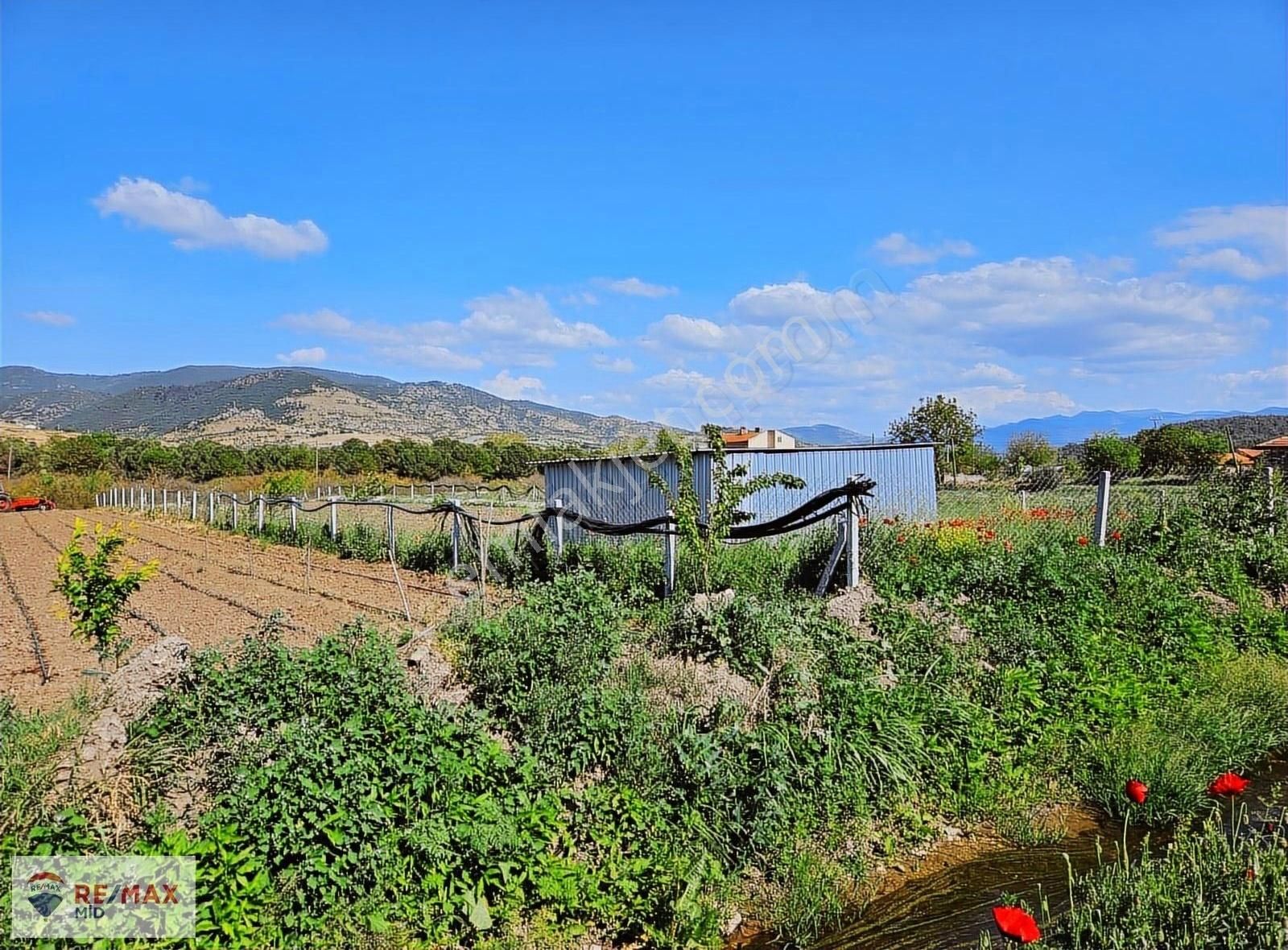 Remax Midden Bigadiç Yolbaşı'nda Yatırımlık Fırsat Satılık Tarla