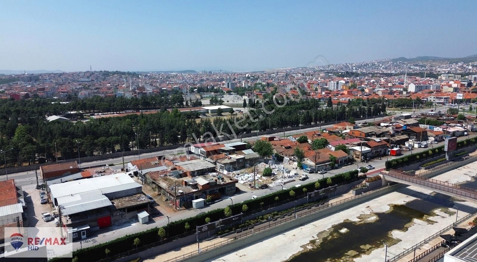 Remax Mid Eski Kepsut Caddesi'nde Satılık 6 Adet Dükkan