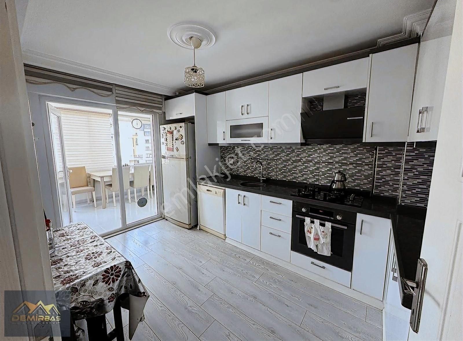 Demirbaş Gayrimenkulden Satılık 3+1 Ara Kat Daire