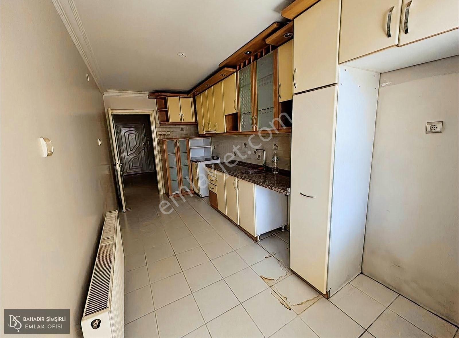 B.ş.den Ragıpbey Mah.1.nakliye Cad.kiralık 3+1 Ara Kat Daire