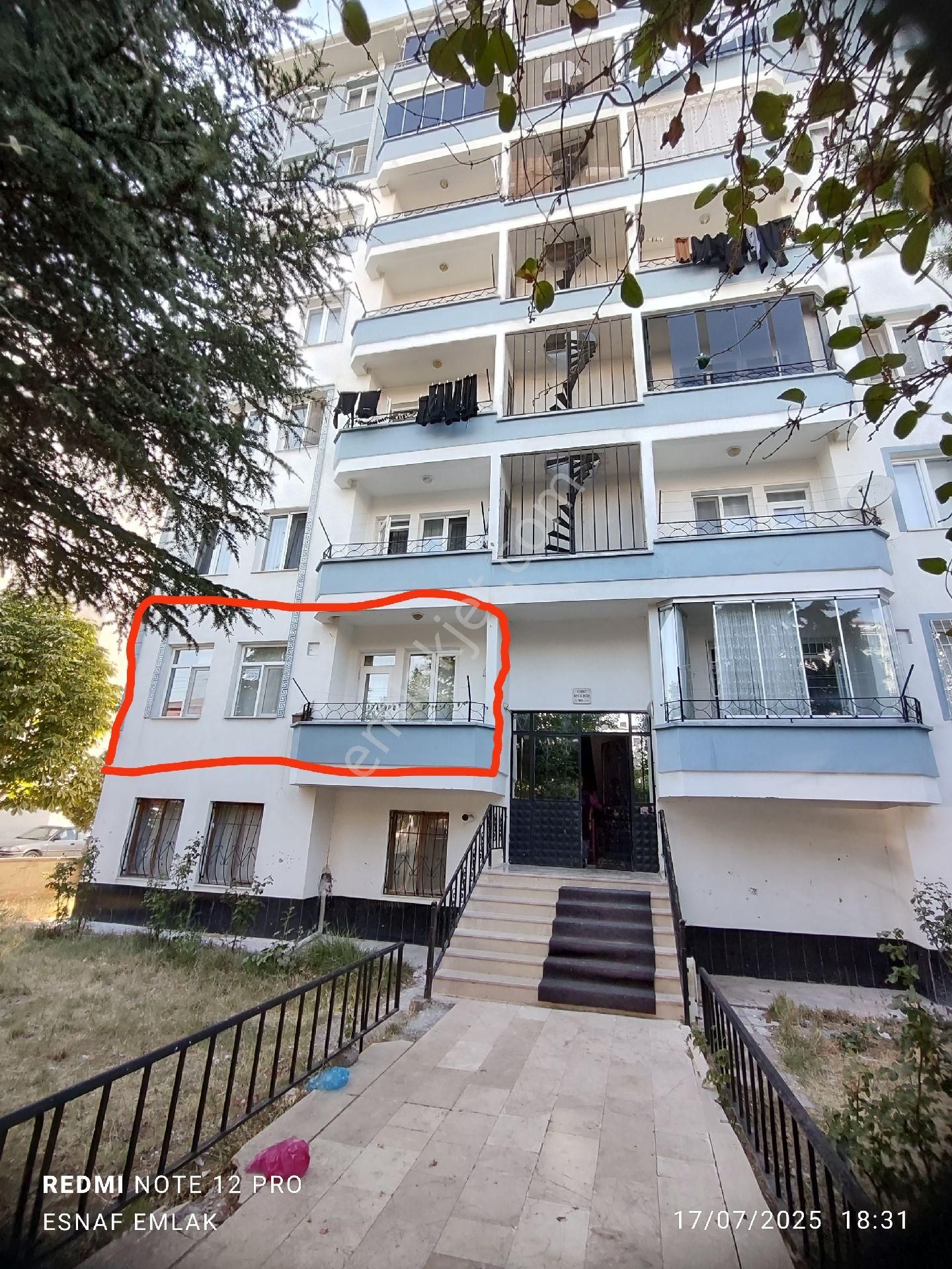 Esnaf Emlak'tan/çiftlik Çayırı Mehmetçik Lisesi Yanı/3+1 Satılık Daire