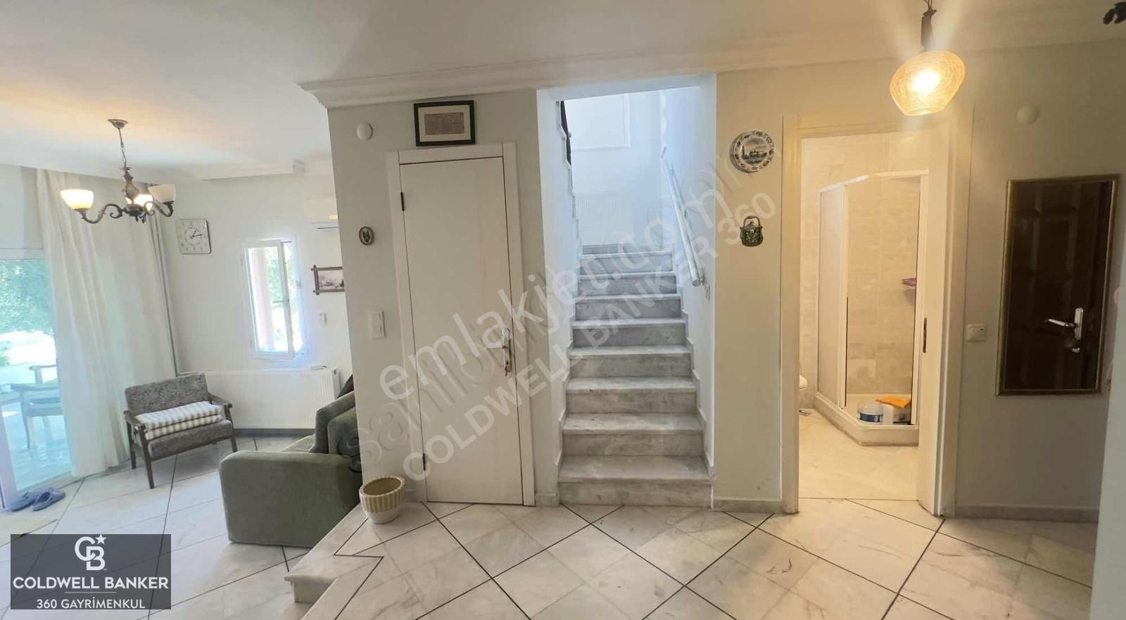 Çeşme Sakarya Mahallesi'nde Site İçinde 3+1 Kiralık Villa - Görsel 12