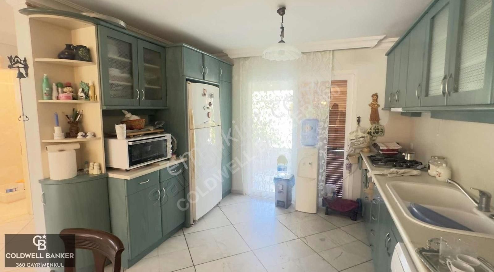 Çeşme Sakarya Mahallesi'nde Site İçinde 3+1 Kiralık Villa - Görsel 16