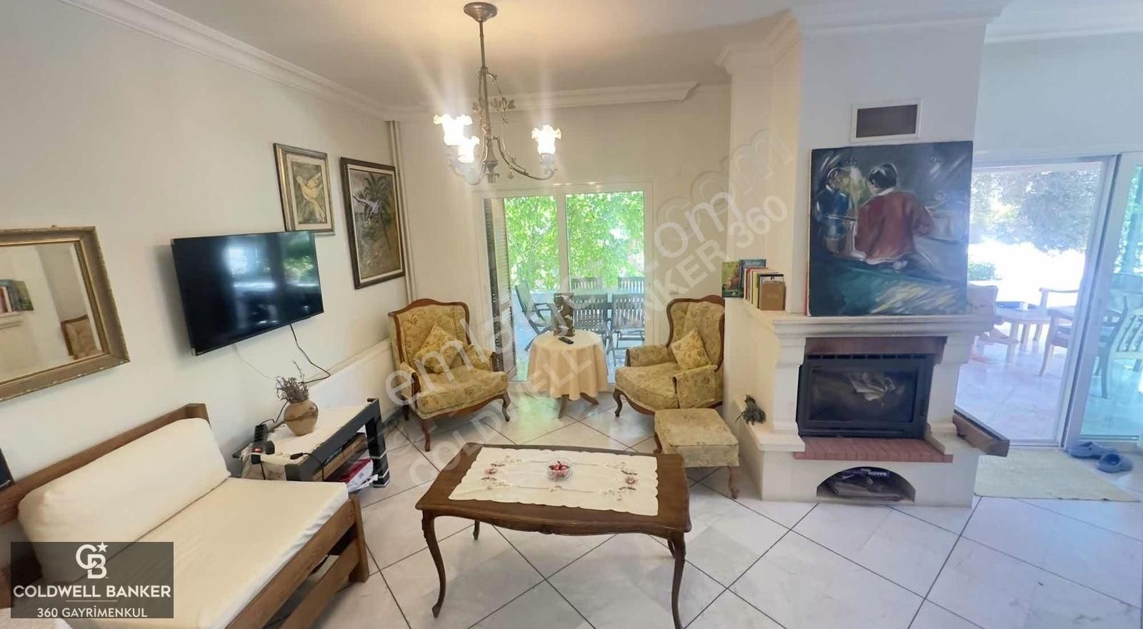 Çeşme Sakarya Mahallesi'nde Site İçinde 3+1 Kiralık Villa - Görsel 17