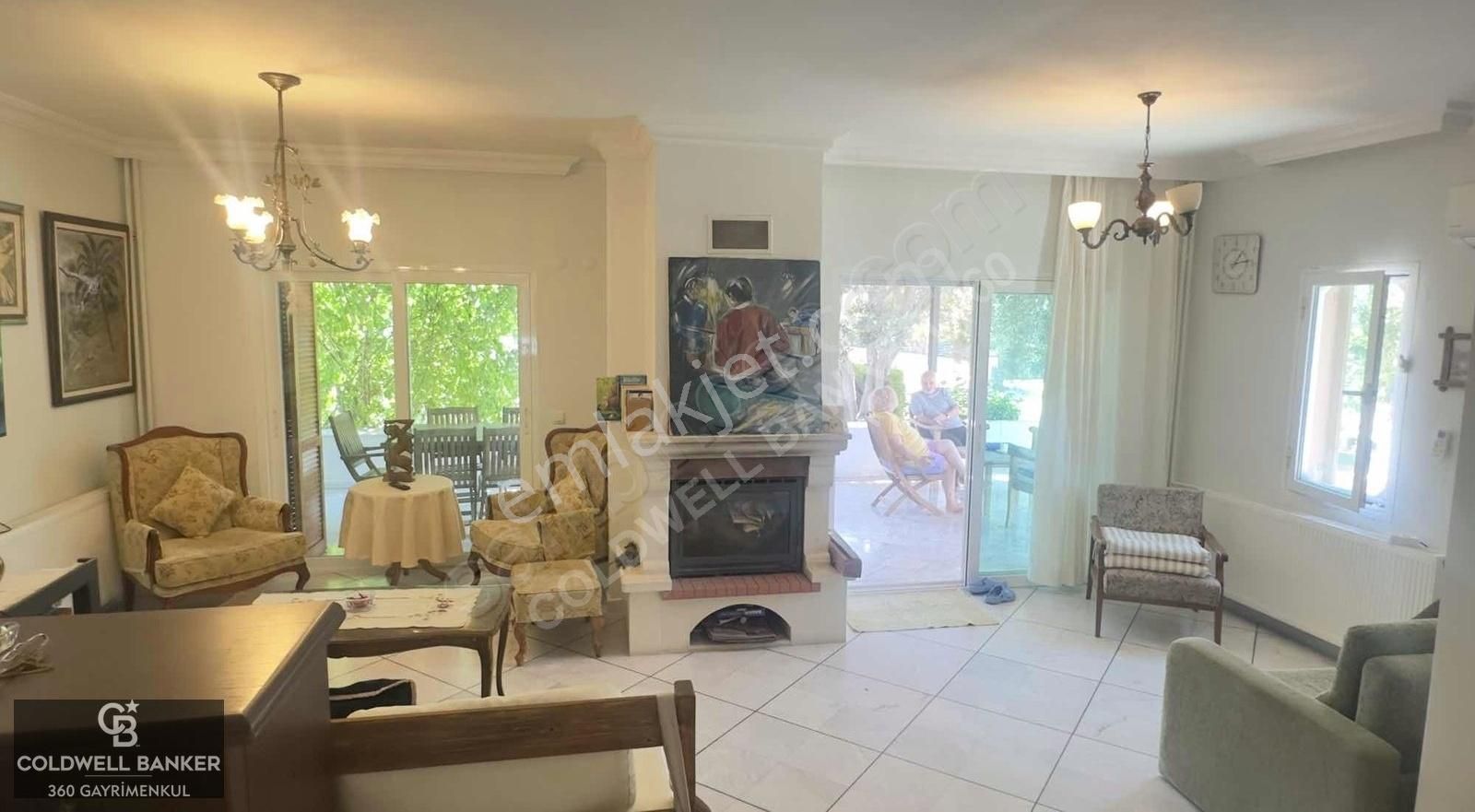 Çeşme Sakarya Mahallesi'nde Site İçinde 3+1 Kiralık Villa - Görsel 18