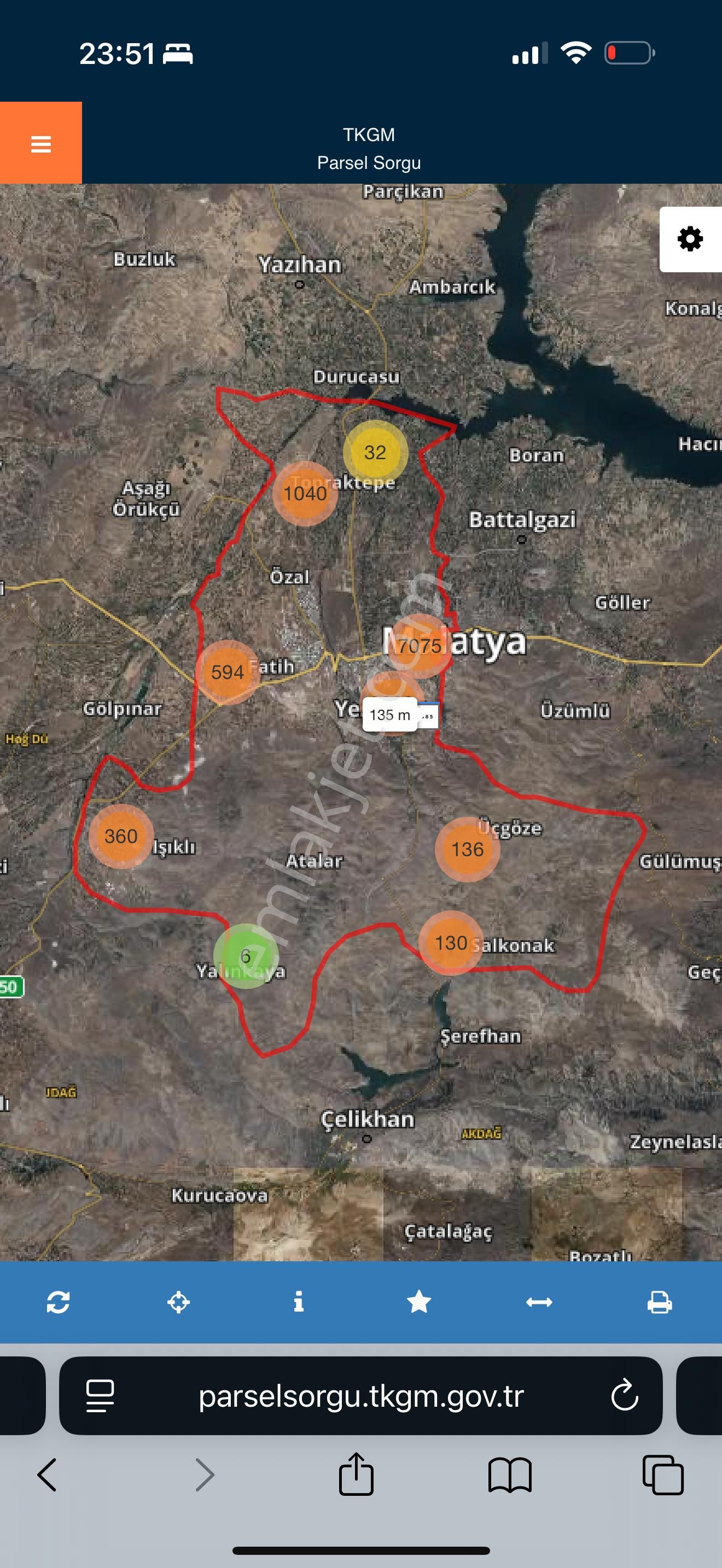 Acil Satılık Konak Okulun Yanı Muhteşem Manzaralı 1.175 M2 İki Seki Halinde Hzırlanmış Bağ