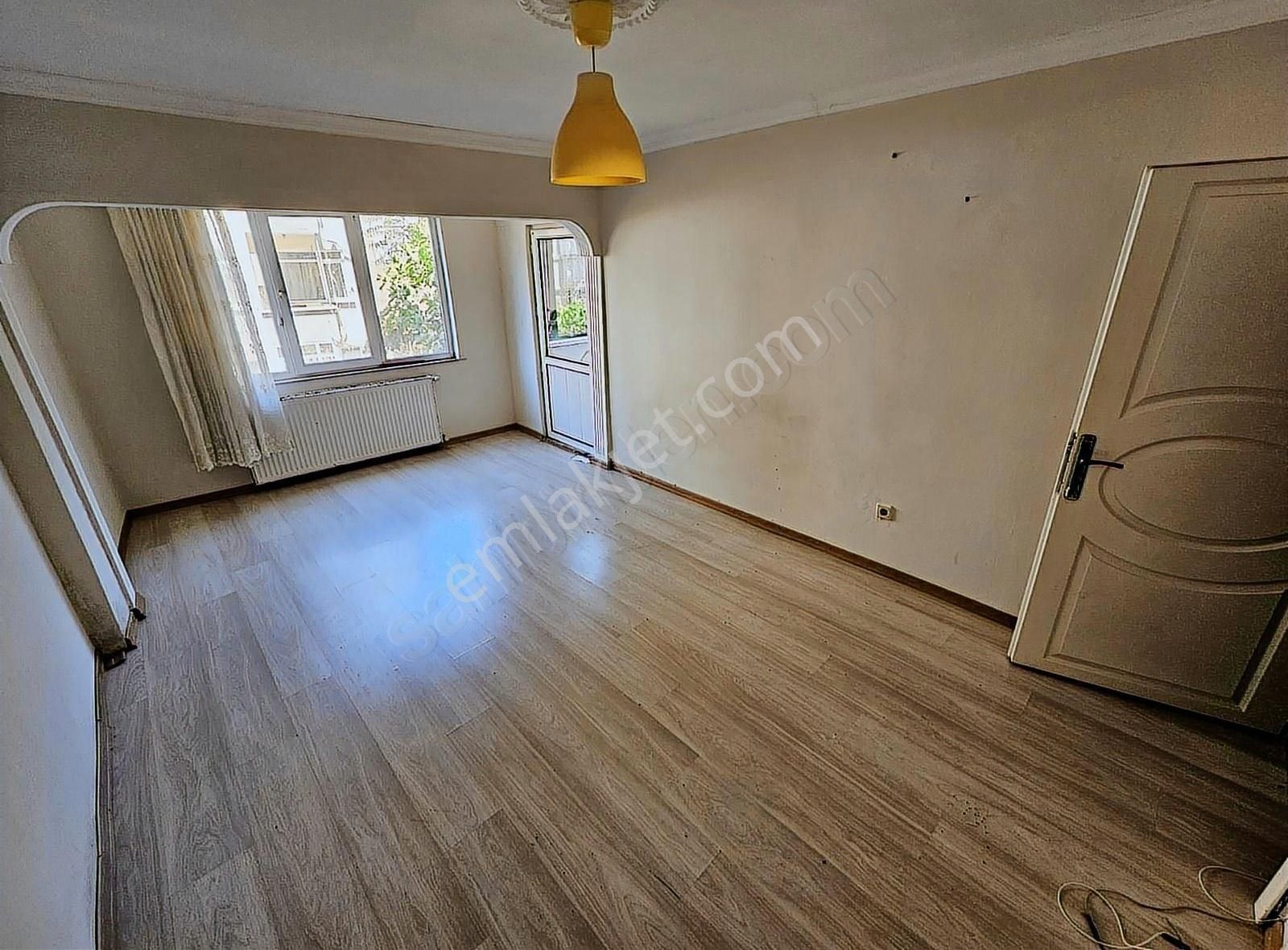 Üsküdar Merkezde 2+1 Kombili Balkonlu Daire