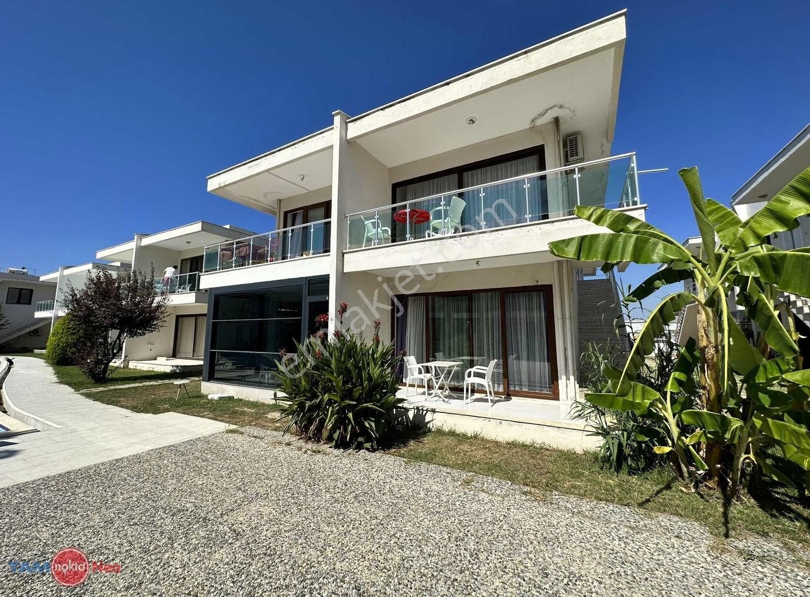 Kemerağzında, Havuzlu, Nezih Sitede Satılık Eşyalı Daire.