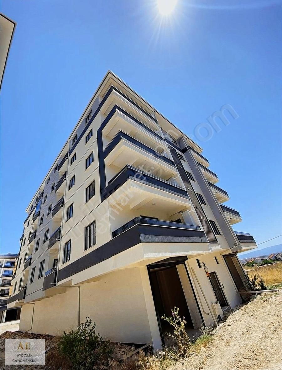 Aydınlık Emlaktan Akhisar'da Site İçi Satılık Sıfır Daire