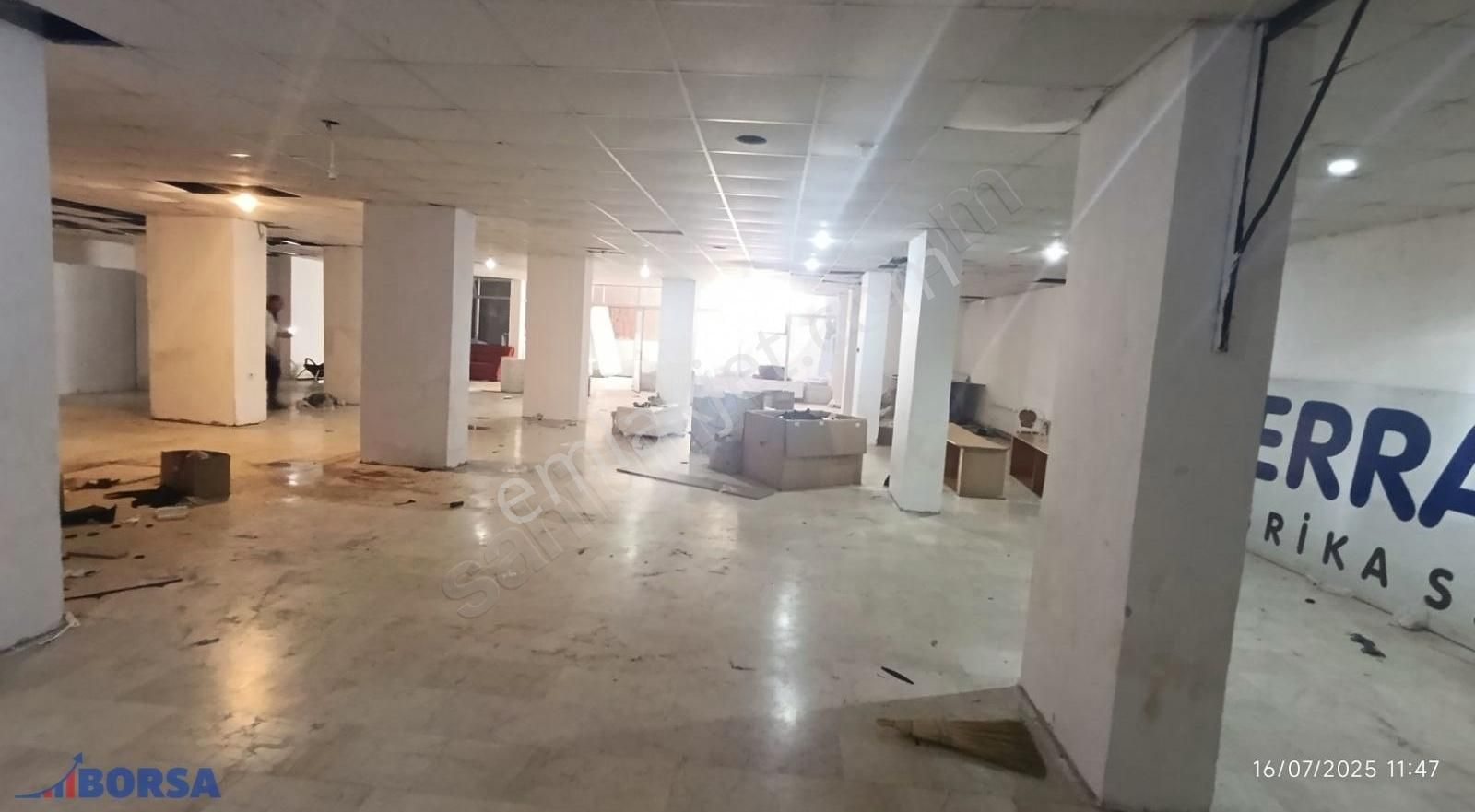 Demetevler Vatan Caddesi Üzerinde 90+550 M2 Satılık Dükkan - Görsel 5