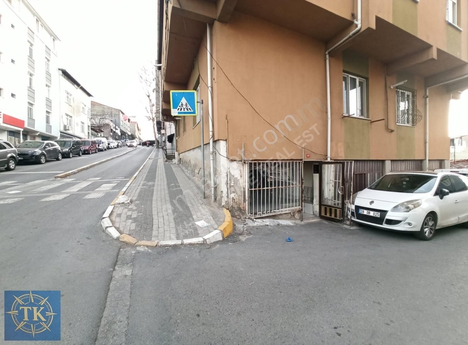 Sarıyer-istinye-pınar Mh.çamlıbel Cad.köşe Dükkan-depo 18 M2