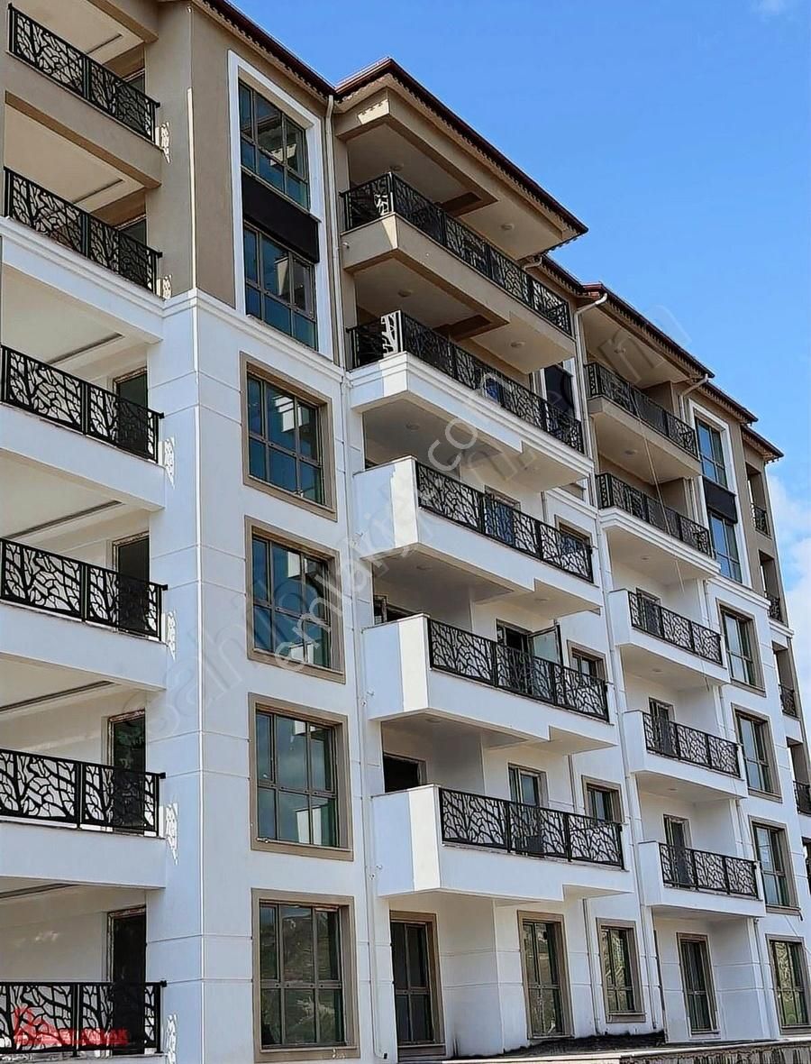 Hedef Emlaktan Eğriköprüde Satılık 2+1 +kış Bahçeli 115 M2 Daire